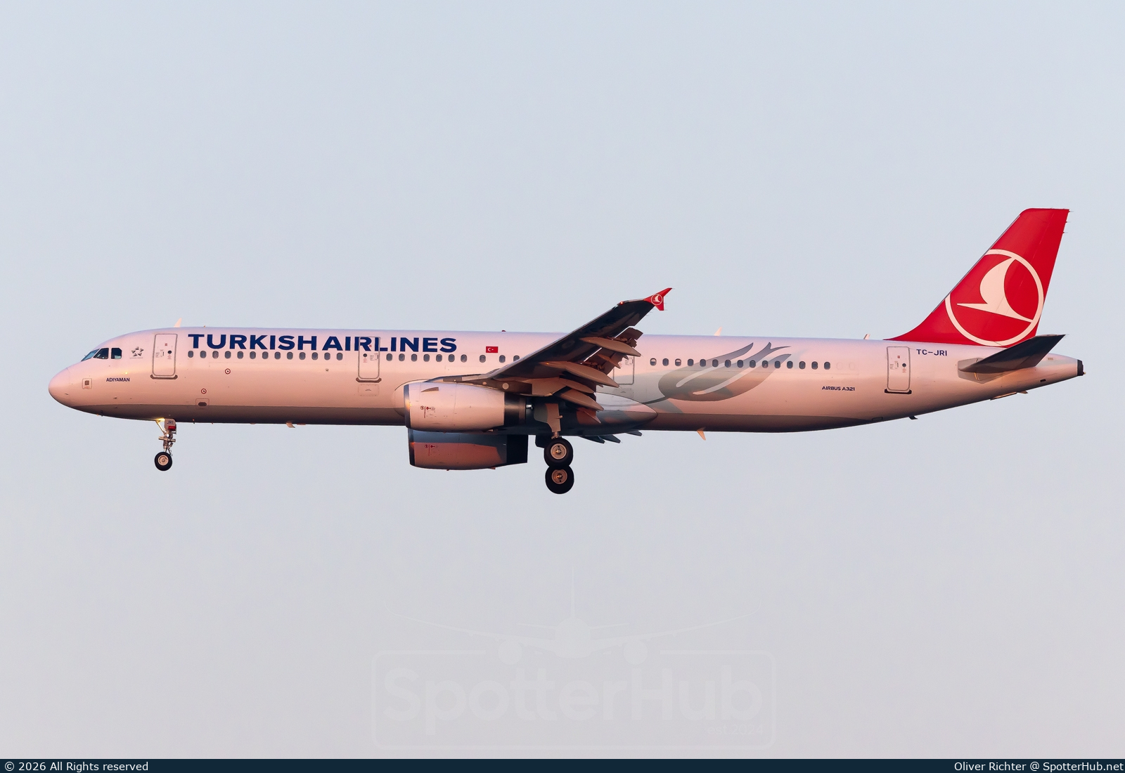 Photo of TC-JRI - Airbus A321-231 operated by Turkish Airlines