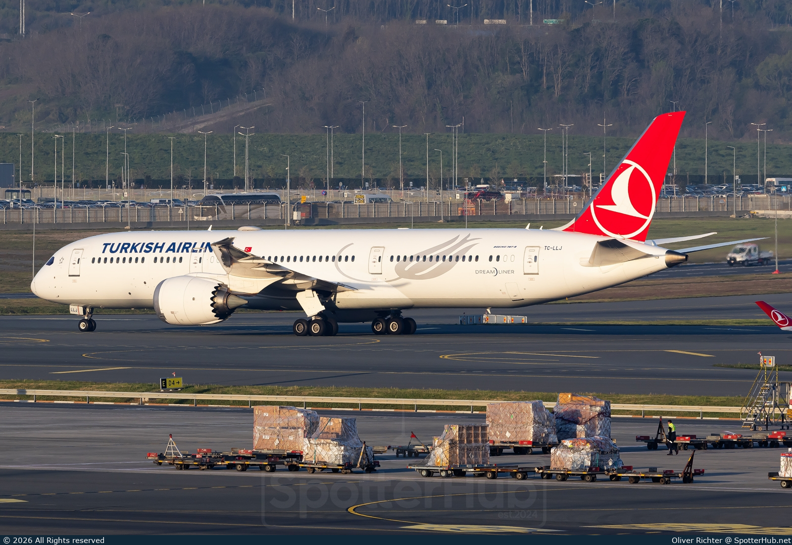 Photo of TC-LLJ - Boeing 787-9 Dreamliner operated by Turkish Airlines