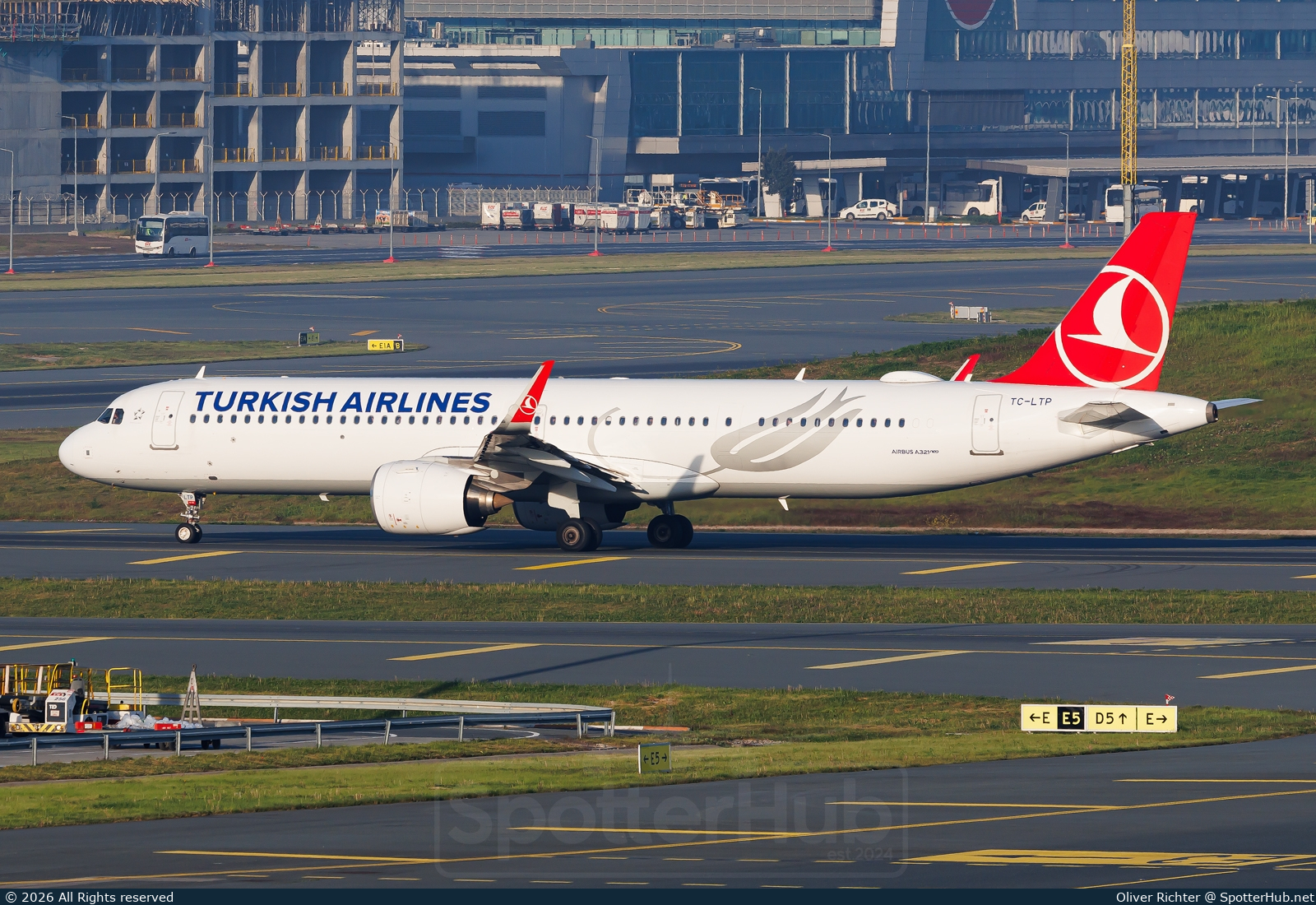 Photo of TC-LTP - Airbus A321-271NX operated by Turkish Airlines