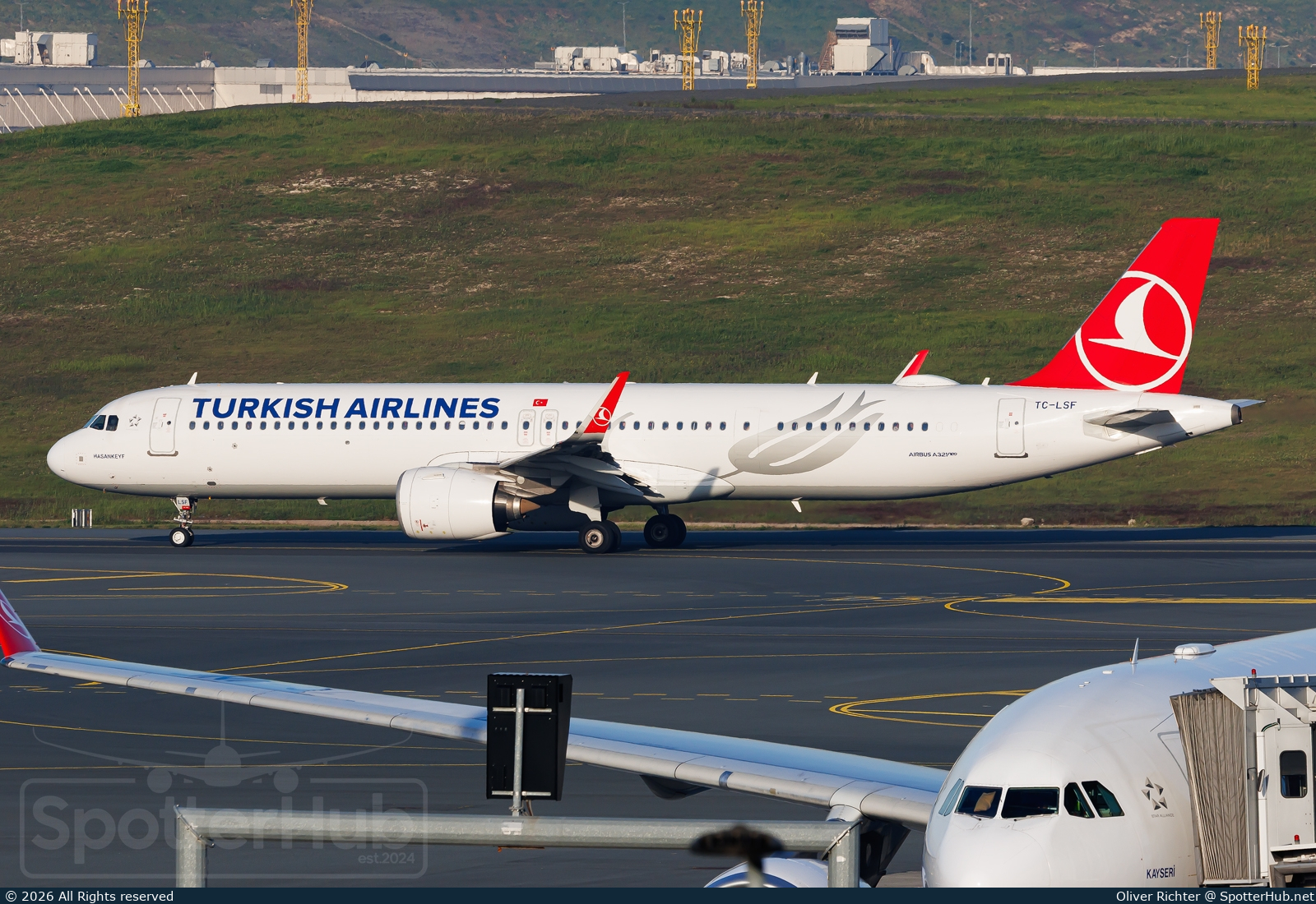 Photo of TC-LSF - Airbus A321-271NX operated by Turkish Airlines