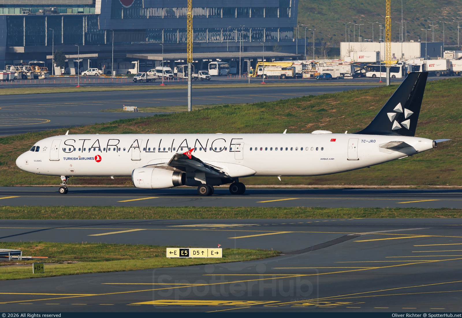 Photo of TC-JRO - Airbus A321-231 operated by Turkish Airlines