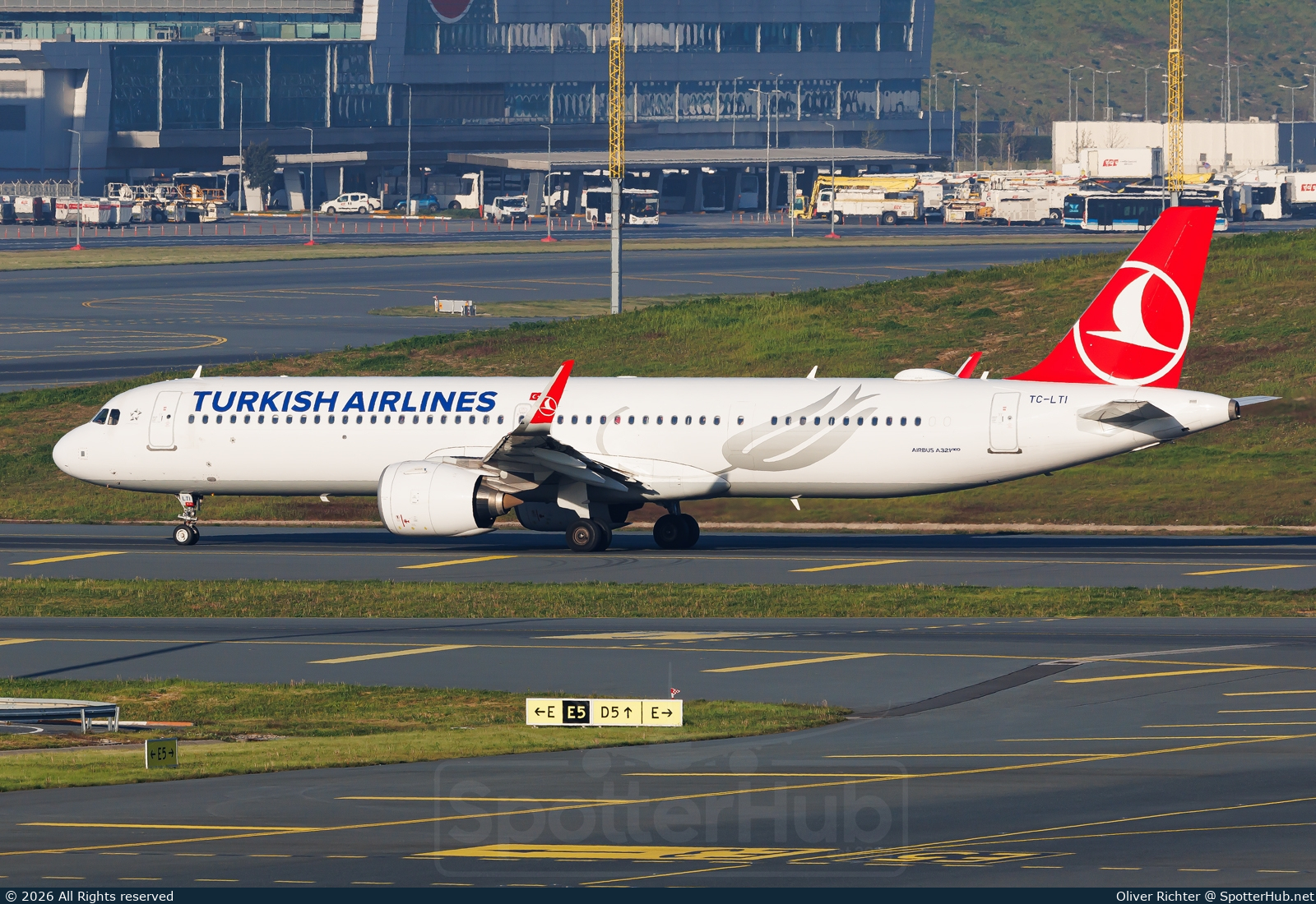 Photo of TC-LTI - Airbus A321-271NX operated by Turkish Airlines