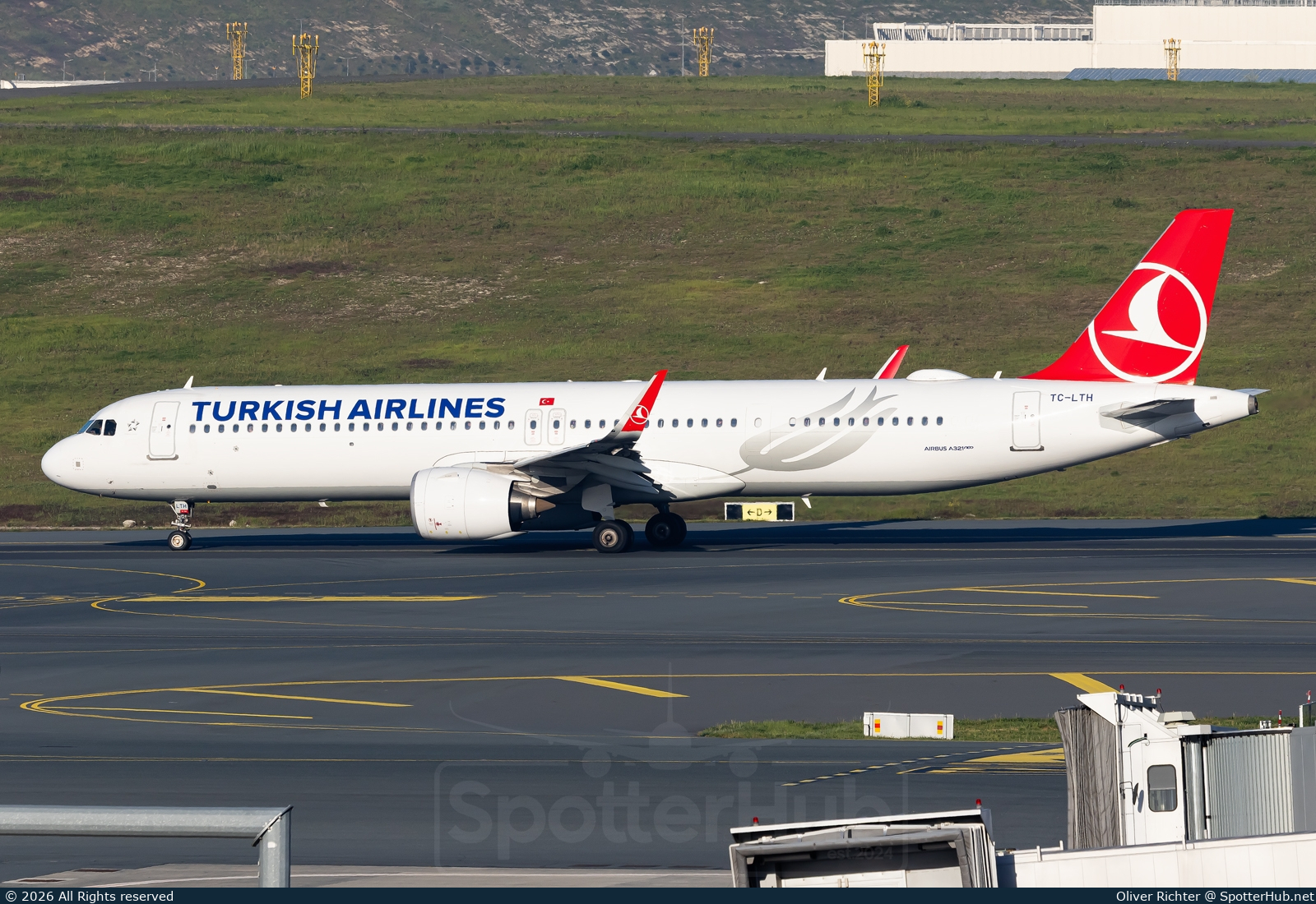Photo of TC-LTH - Airbus A321-271NX operated by Turkish Airlines