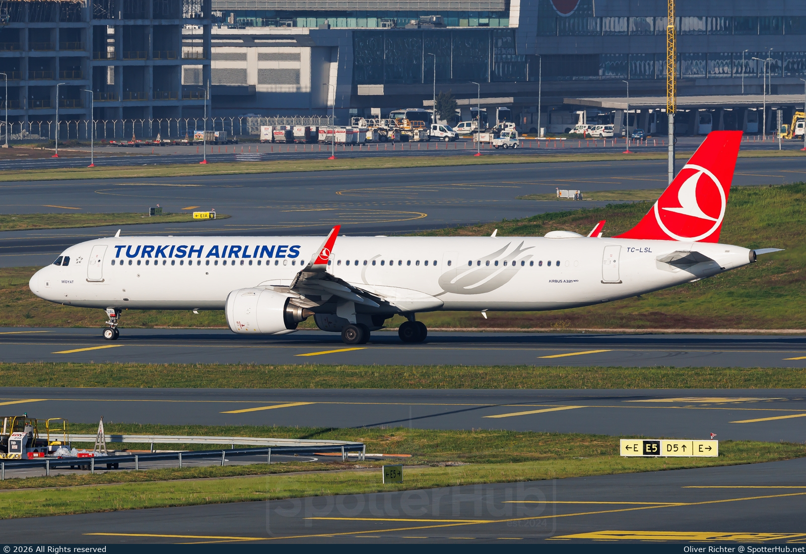 Photo of TC-LSL - Airbus A321-271NX operated by Turkish Airlines