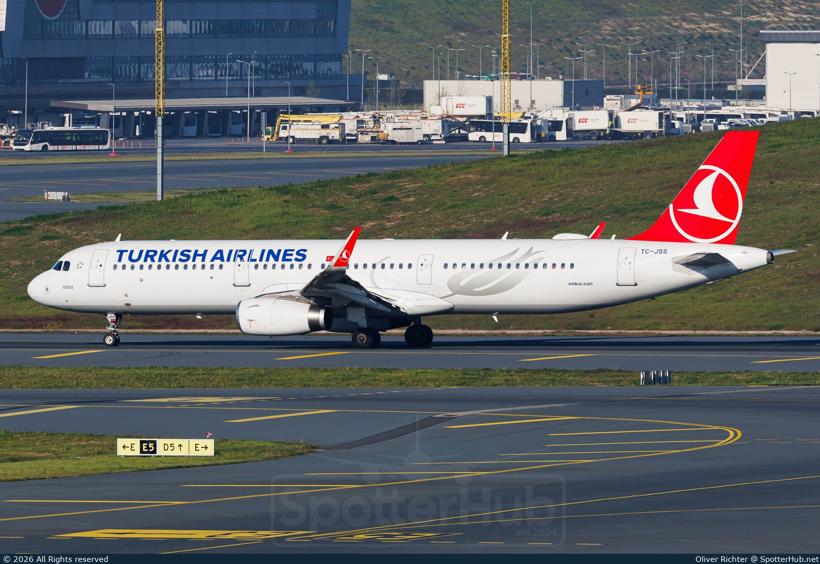 Photo of TC-JSS - Airbus A321-231 operated by Turkish Airlines