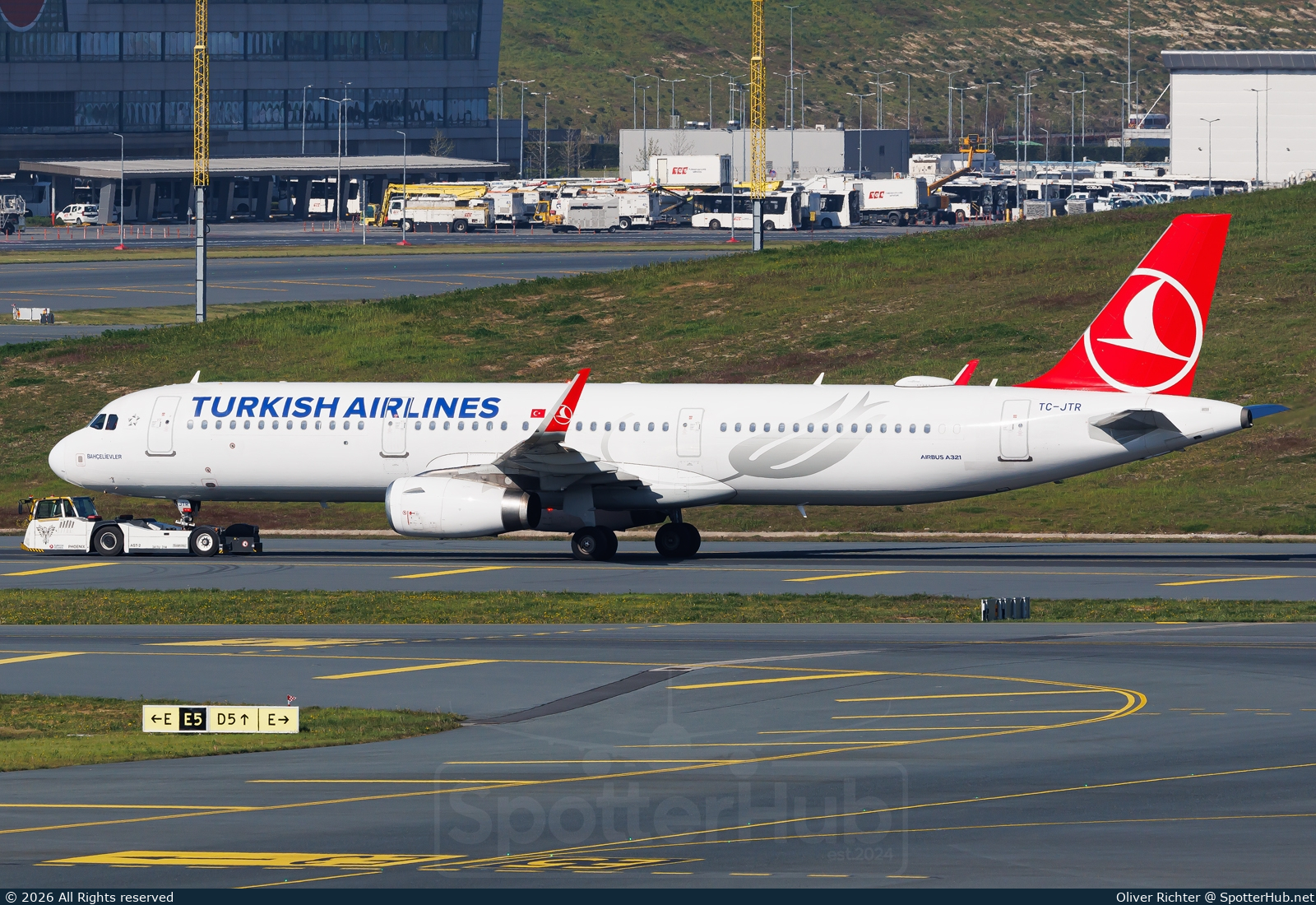 Photo of TC-JTR - Airbus A321-231 operated by Turkish Airlines
