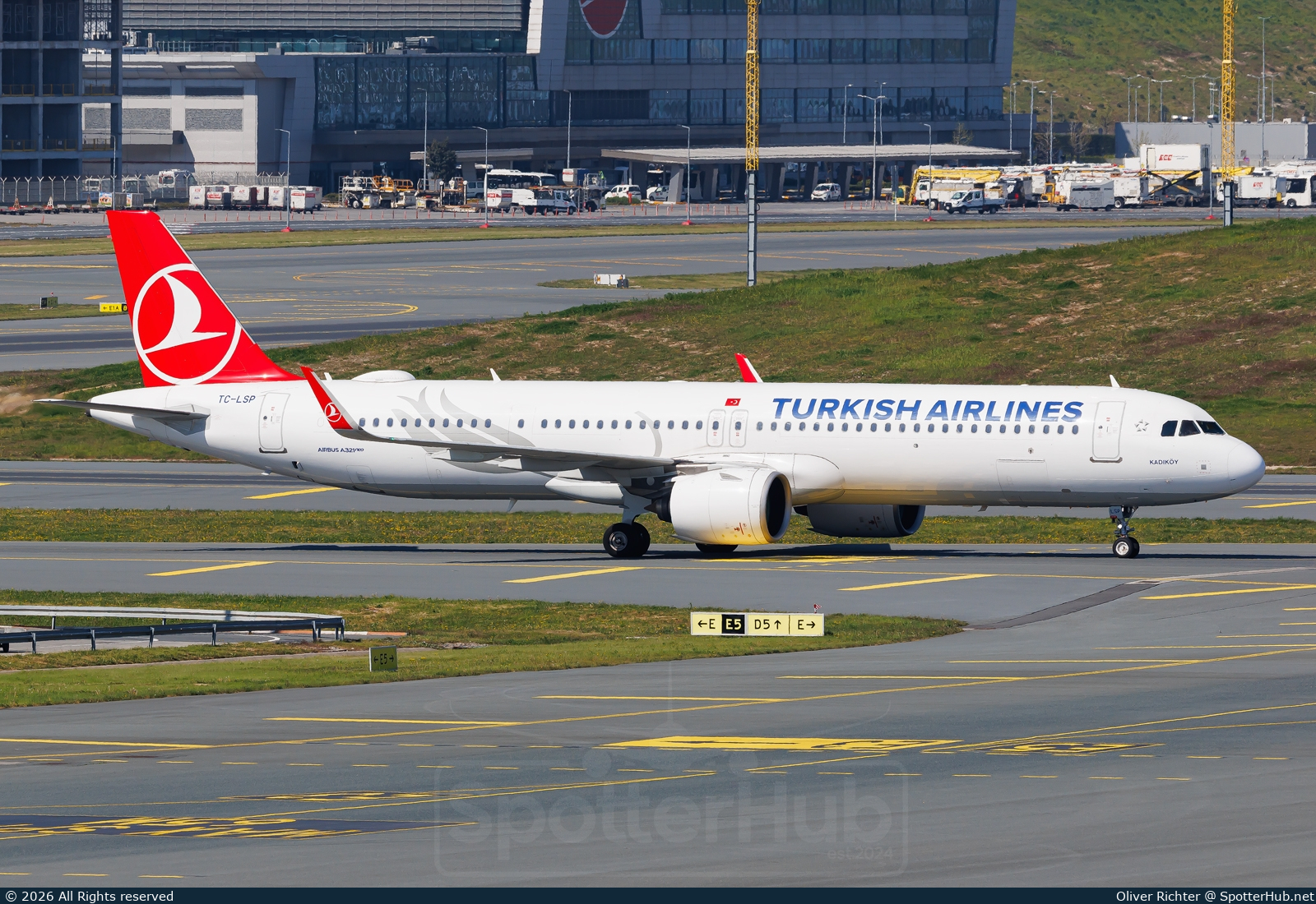 Photo of TC-LSP - Airbus A321-271NX operated by Turkish Airlines