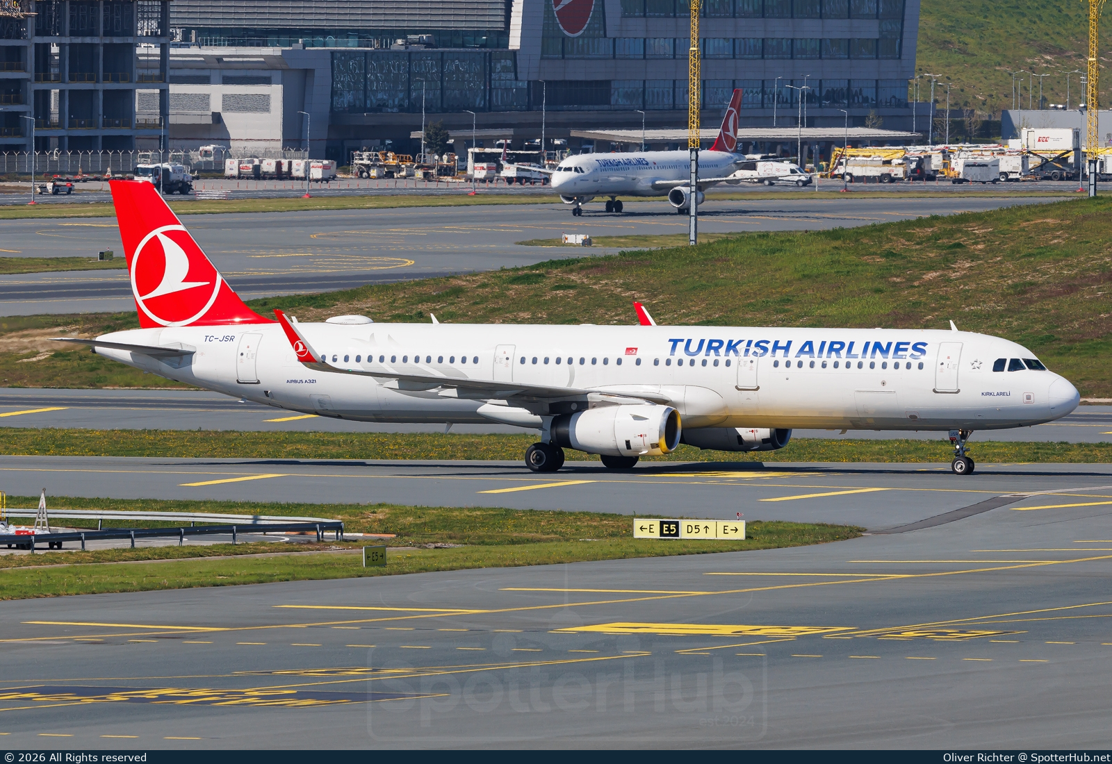Photo of TC-JSR - Airbus A321-231 operated by Turkish Airlines