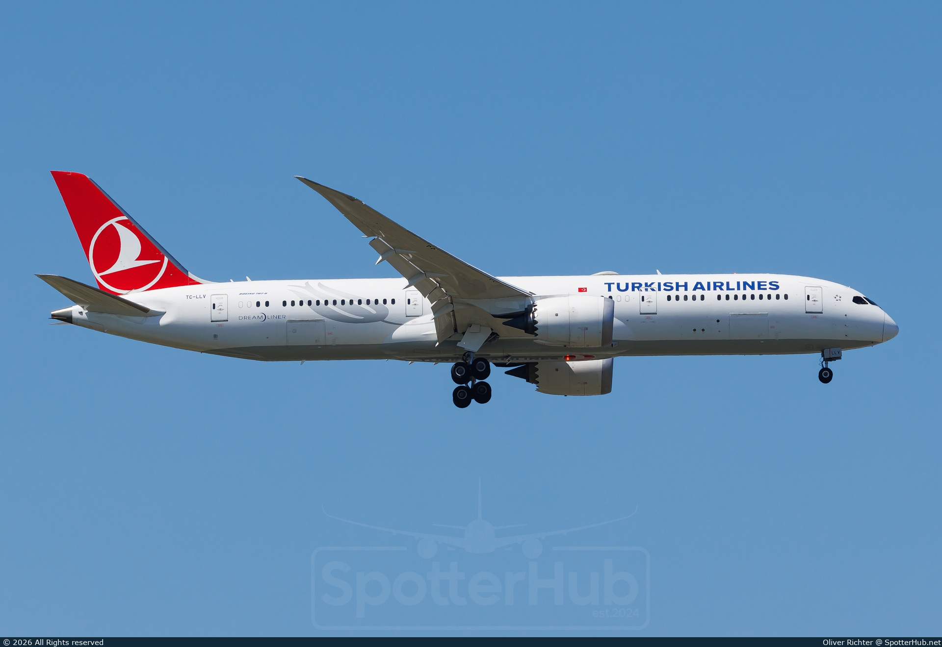Photo of TC-LLV - Boeing 787-9 Dreamliner operated by Turkish Airlines