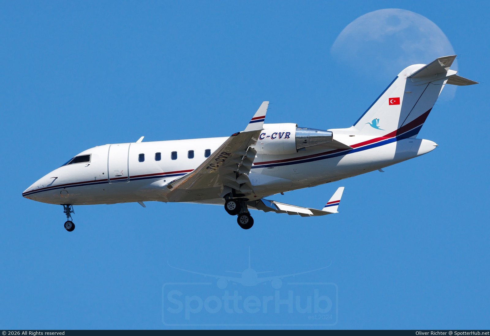 Photo of TC-CVR - Bombardier Challenger 650 operated by CevheriAir