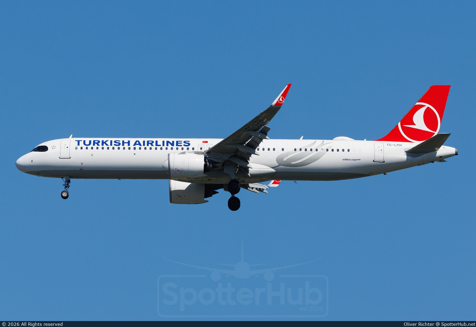 Photo of TC-LPH - Airbus A321-271NX operated by Turkish Airlines
