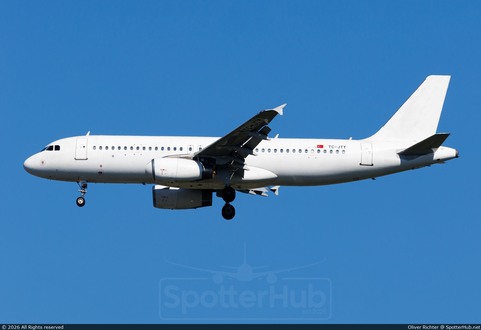 Photo of TC-JTY - Airbus A320-232 operated by Turkish Airlines