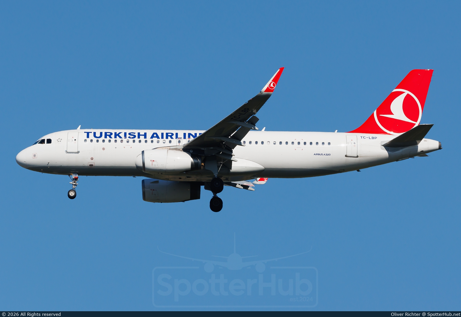 Photo of TC-LBP - Airbus A320-232 operated by Turkish Airlines