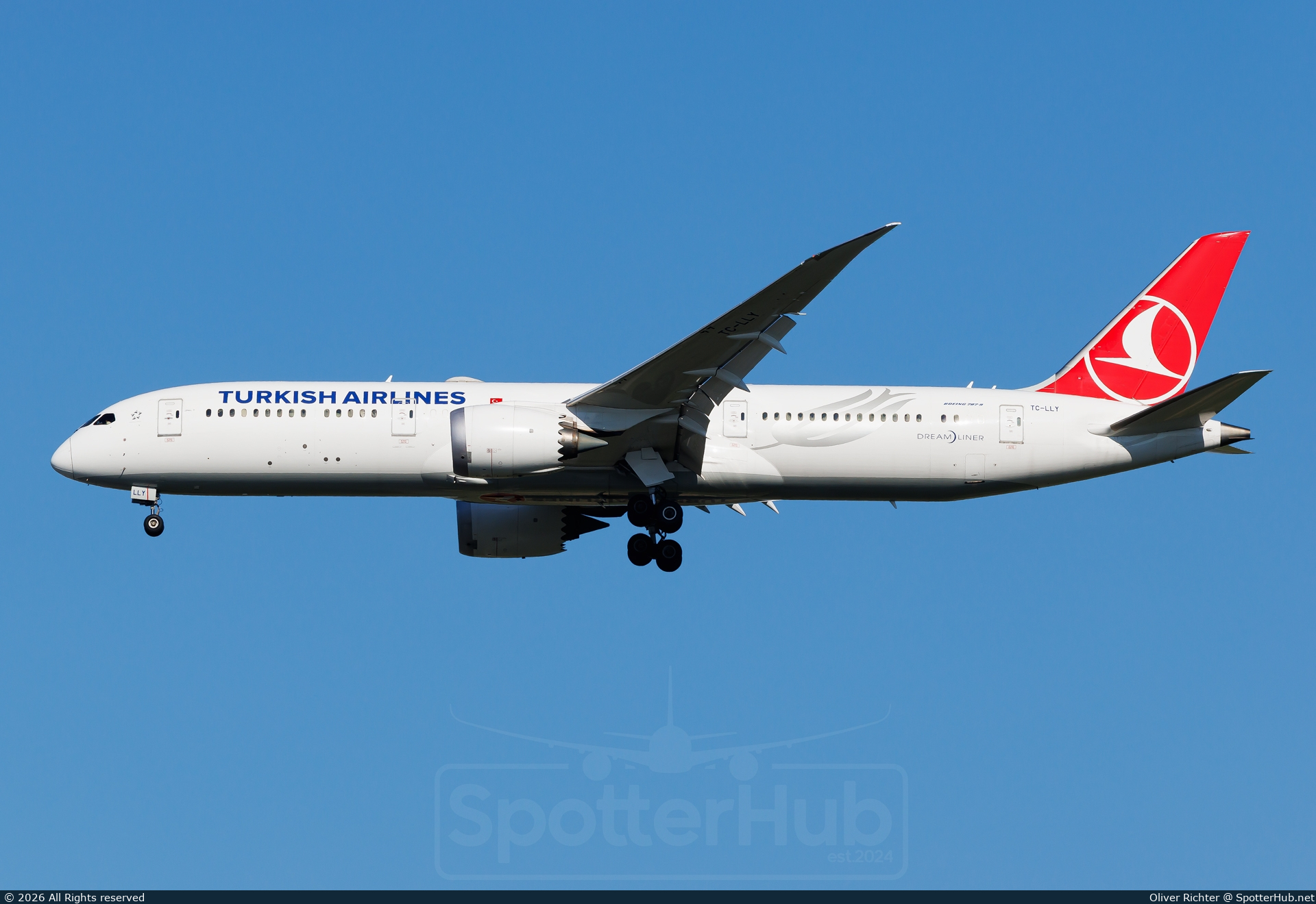Photo of TC-LLY - Boeing 787-9 Dreamliner operated by Turkish Airlines