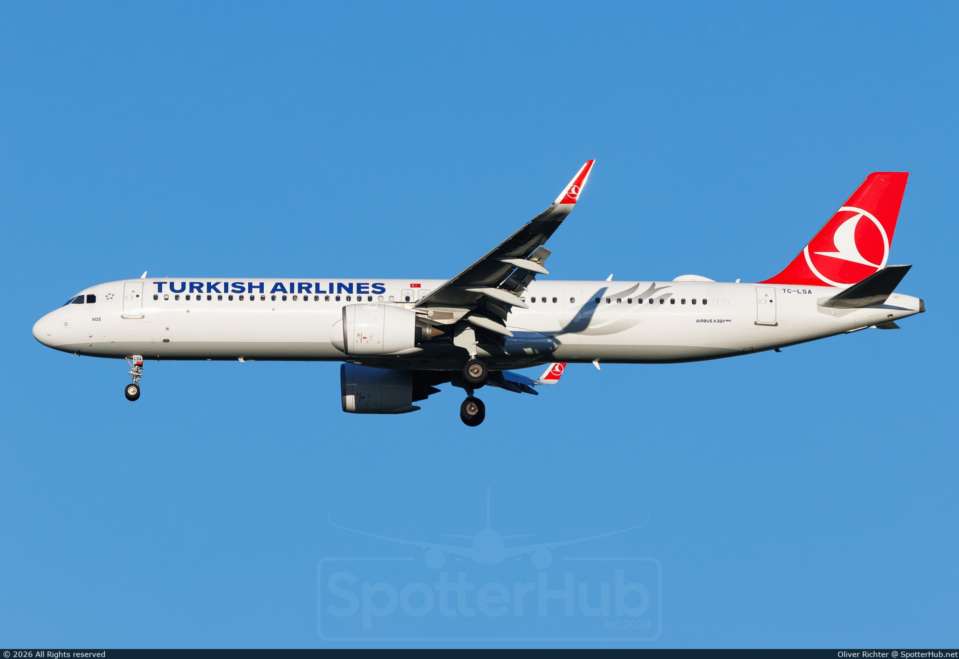 Photo of TC-LSA - Airbus A321-271NX operated by Turkish Airlines