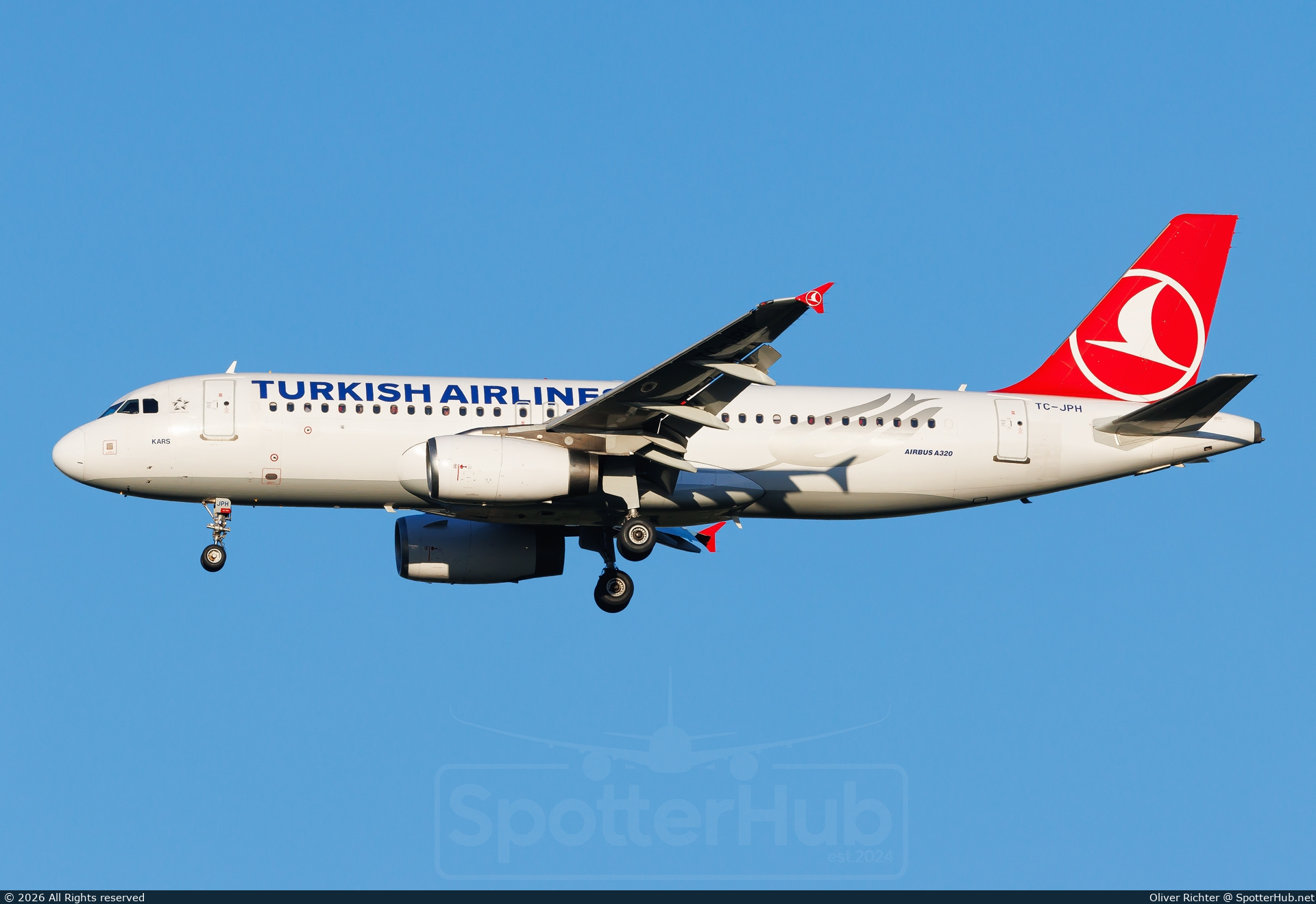 Photo of TC-JPH - Airbus A320-232 operated by Turkish Airlines