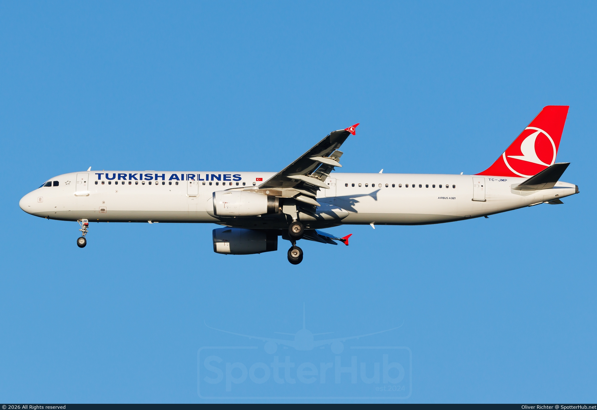 Photo of TC-JMP - Airbus A321-231 operated by Turkish Airlines