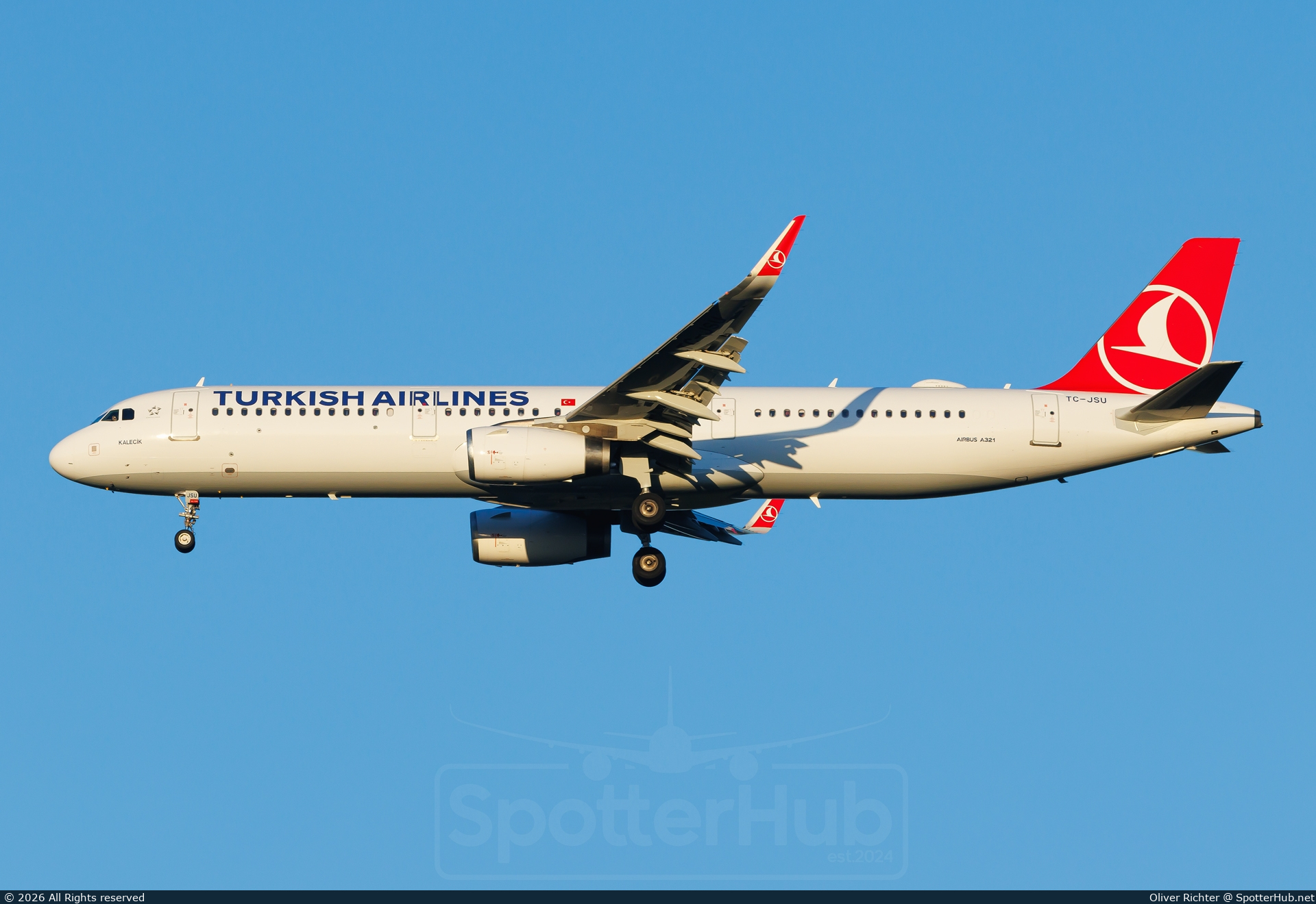 Photo of TC-JSU - Airbus A321-231 operated by Turkish Airlines