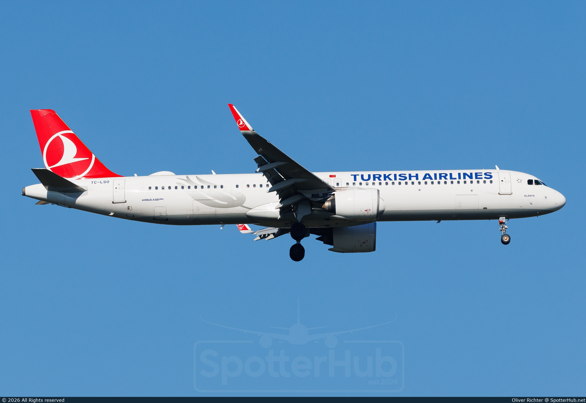 Photo of TC-LSO - Airbus A321-271NX operated by Turkish Airlines