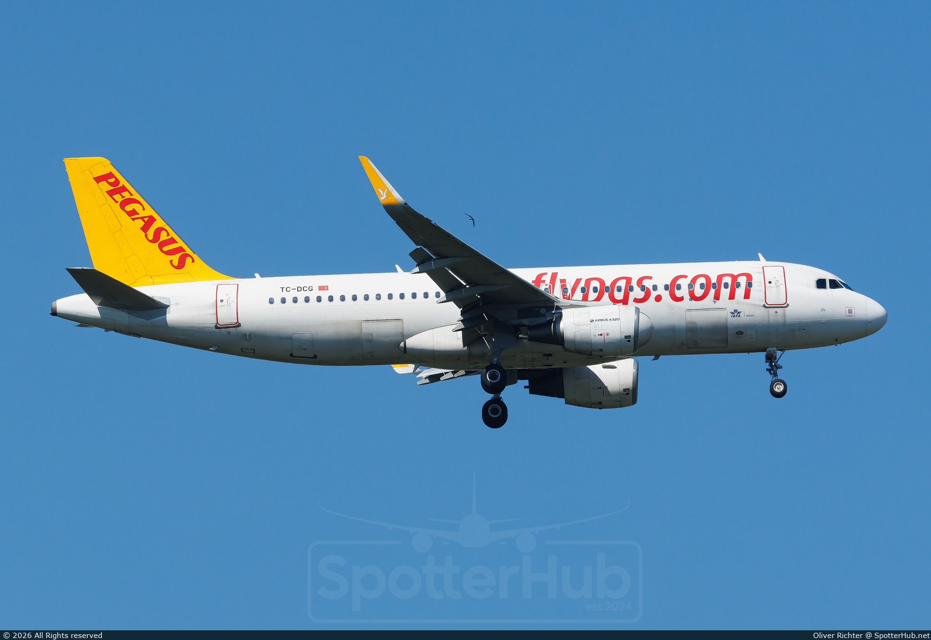 Photo of TC-DCG - Airbus A320-216 operated by Pegasus Airlines