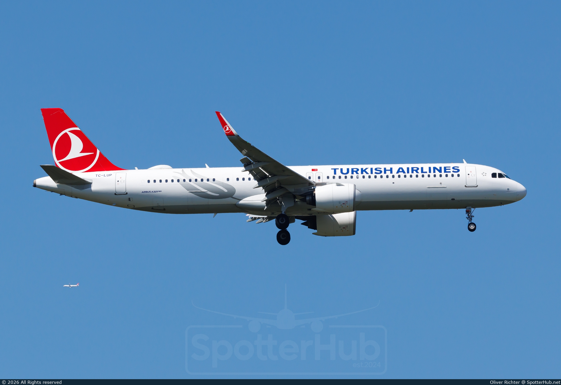 Photo of TC-LUP - Airbus A321-271NX operated by Turkish Airlines