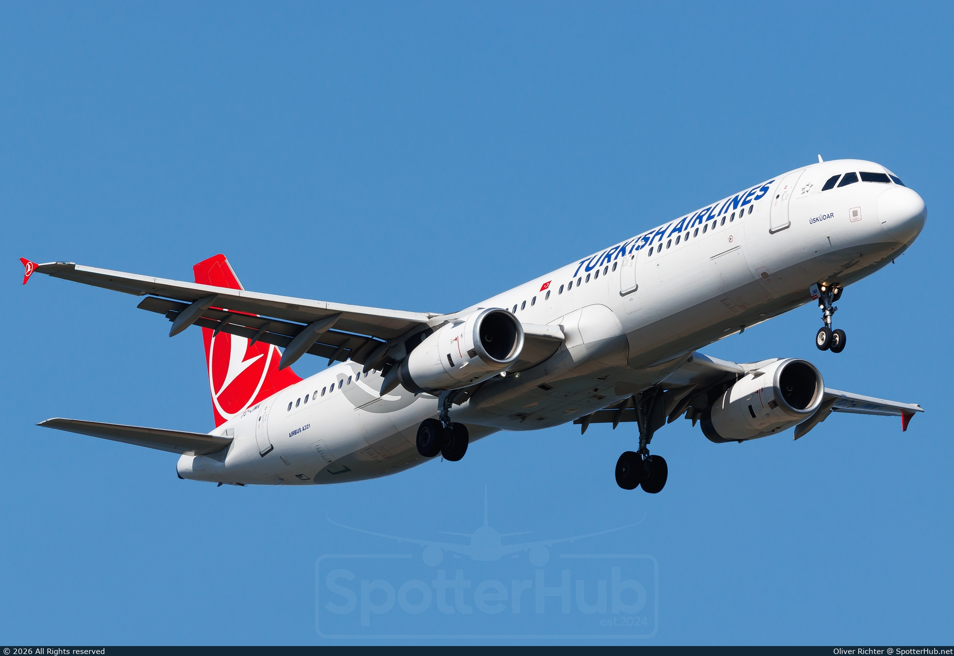 Photo of TC-JMK - Airbus A321-231 operated by Turkish Airlines