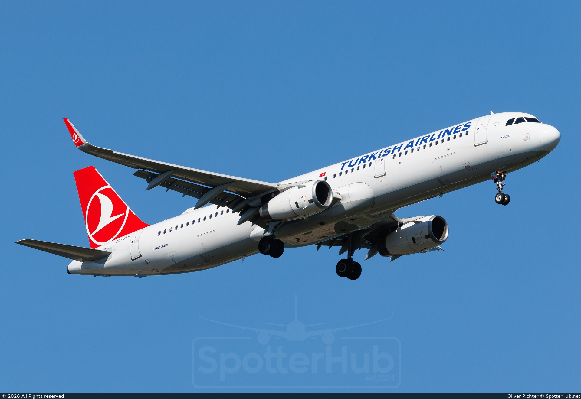 Photo of TC-JTH - Airbus A321-231 operated by Turkish Airlines