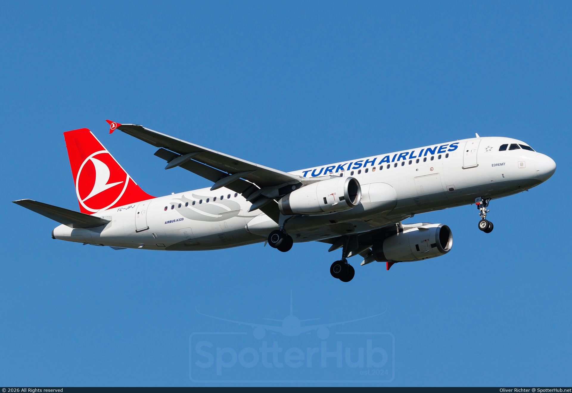 Photo of TC-JPJ - Airbus A320-232 operated by Turkish Airlines
