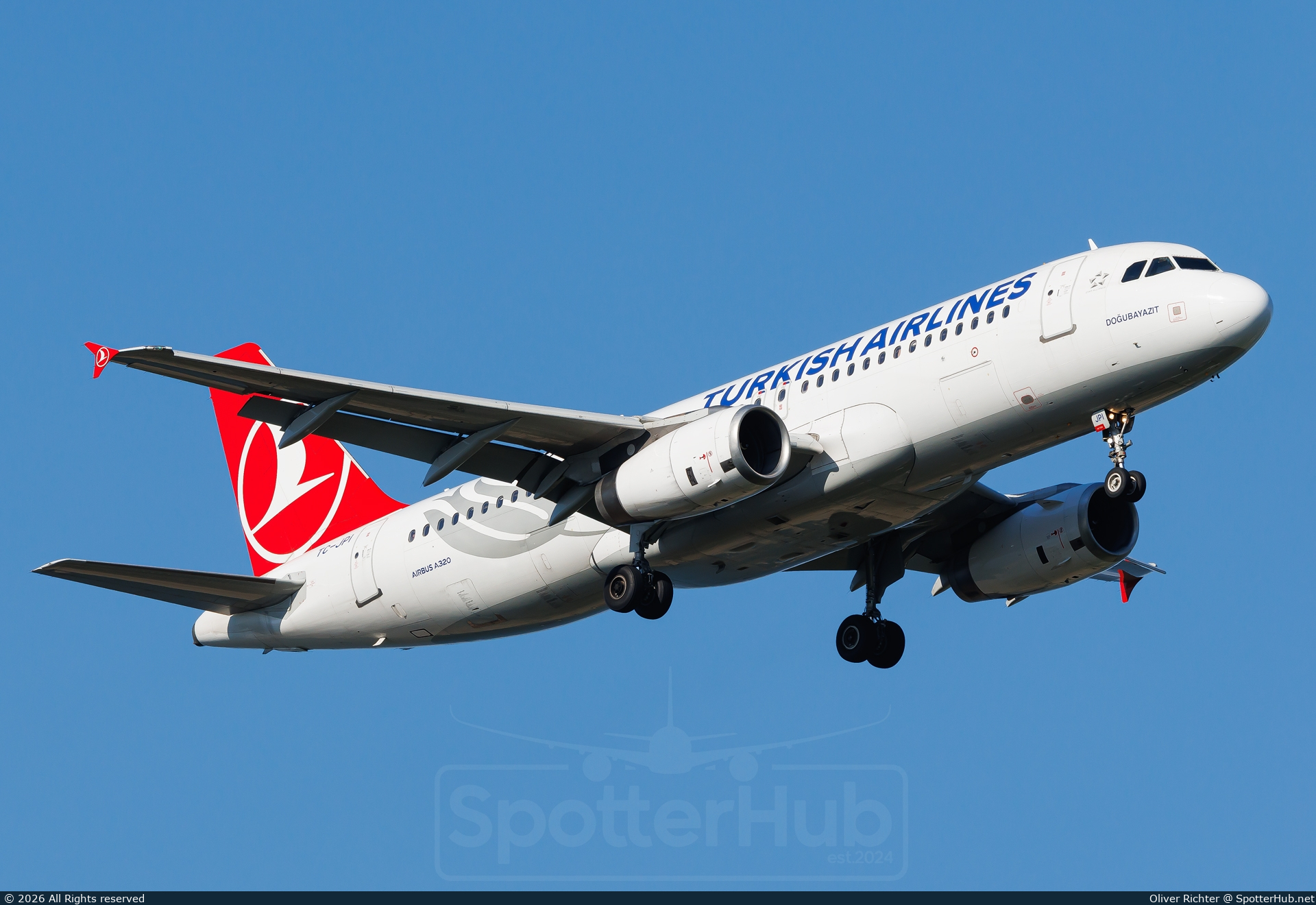 Photo of TC-JPI - Airbus A320-232 operated by Turkish Airlines