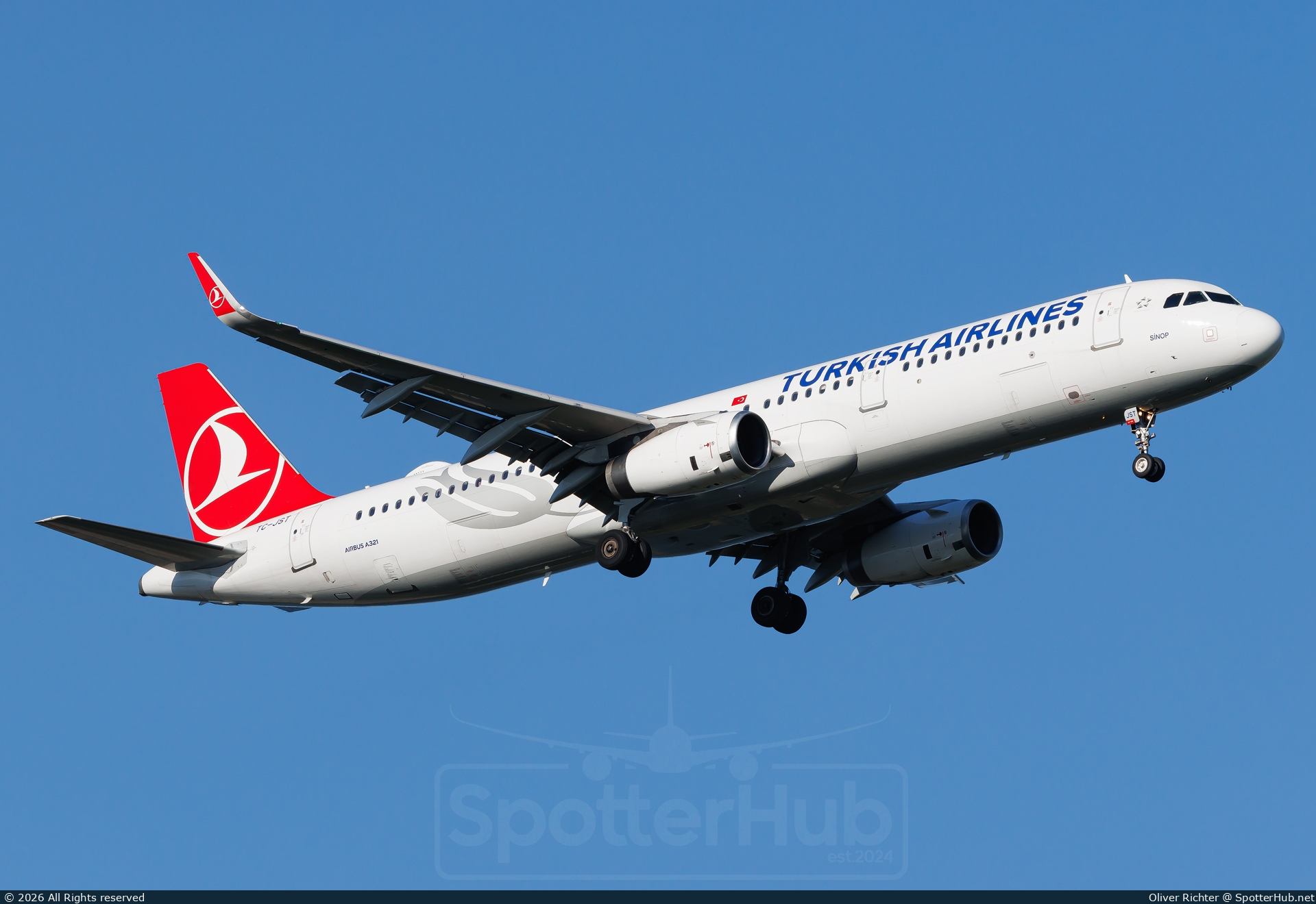 Photo of TC-JST - Airbus A321-231 operated by Turkish Airlines