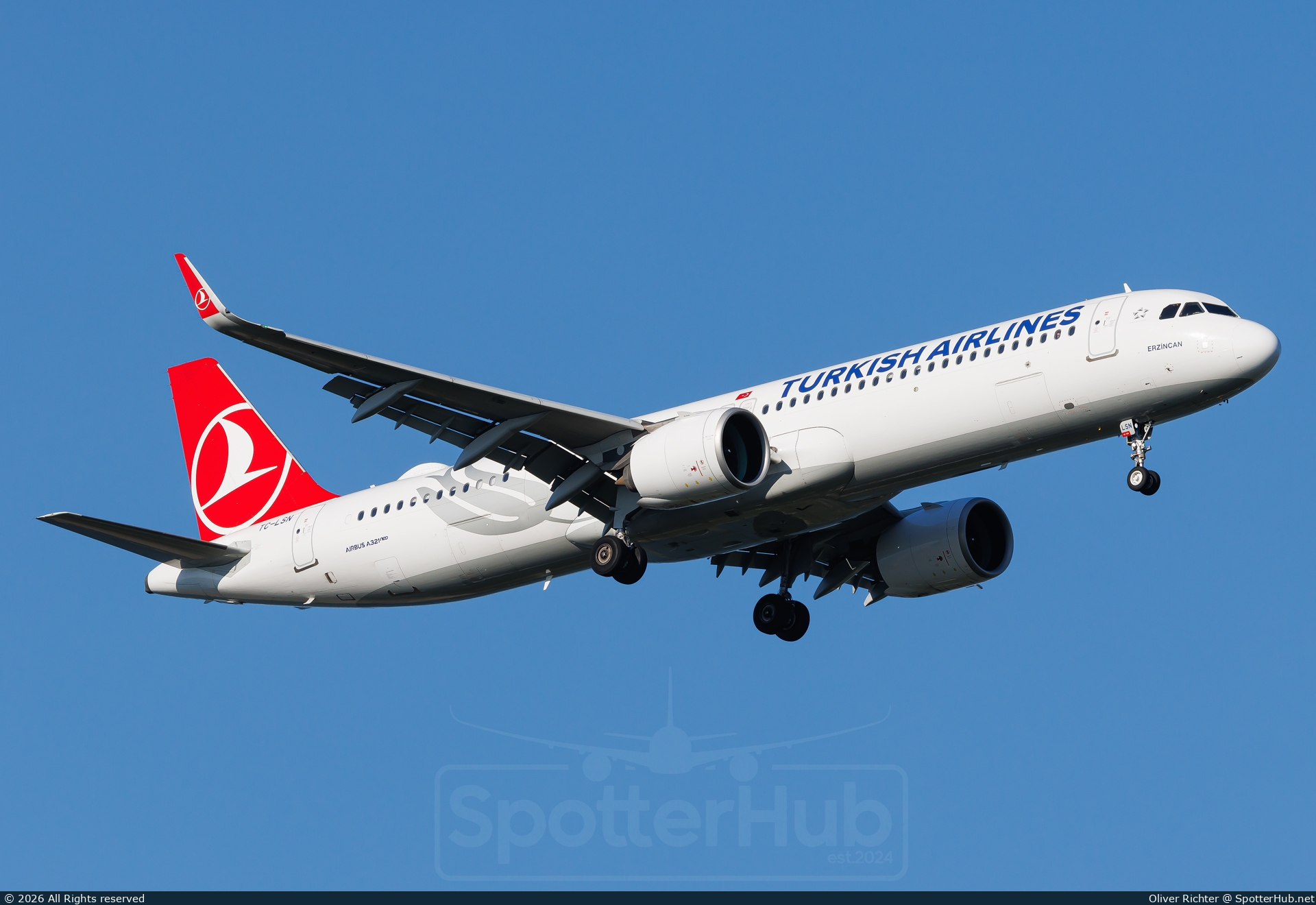 Photo of TC-LSN - Airbus A321-271NX operated by Turkish Airlines