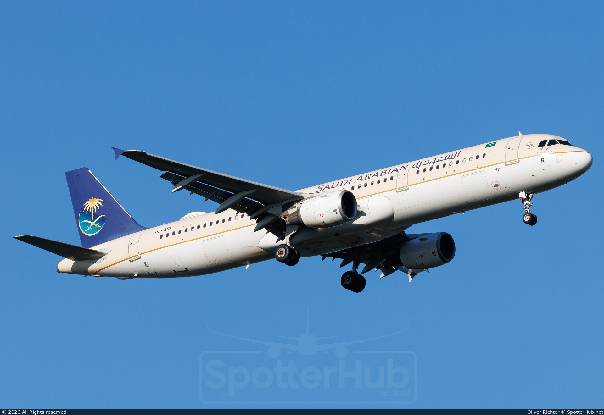 Photo of HZ-ASR - Airbus A321-211 operated by Saudi Arabian Airlines