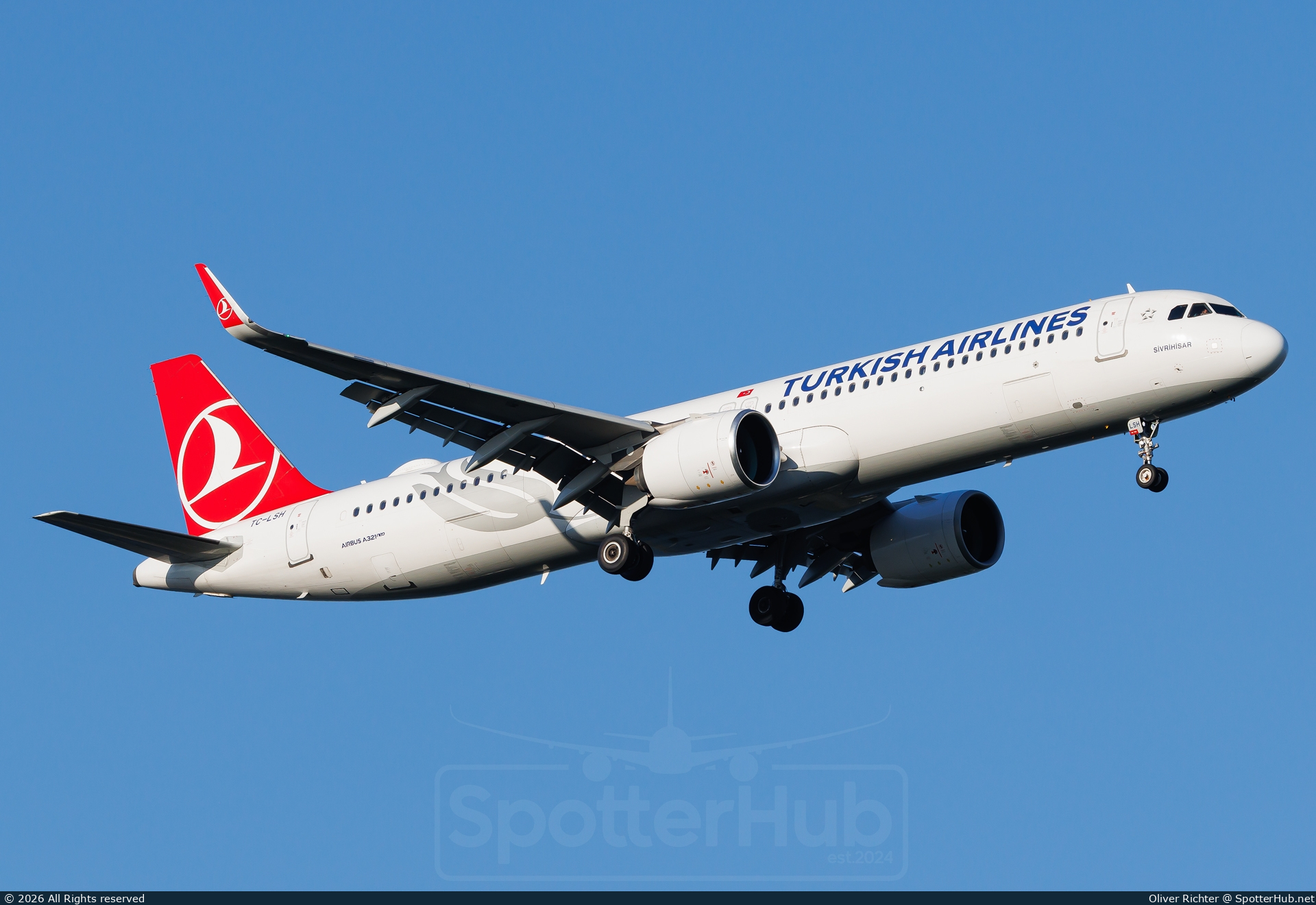Photo of TC-LSH - Airbus A321-271NX operated by Turkish Airlines