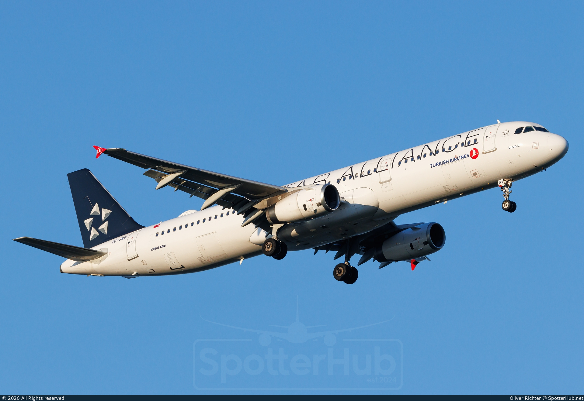 Photo of TC-JRO - Airbus A321-231 operated by Turkish Airlines