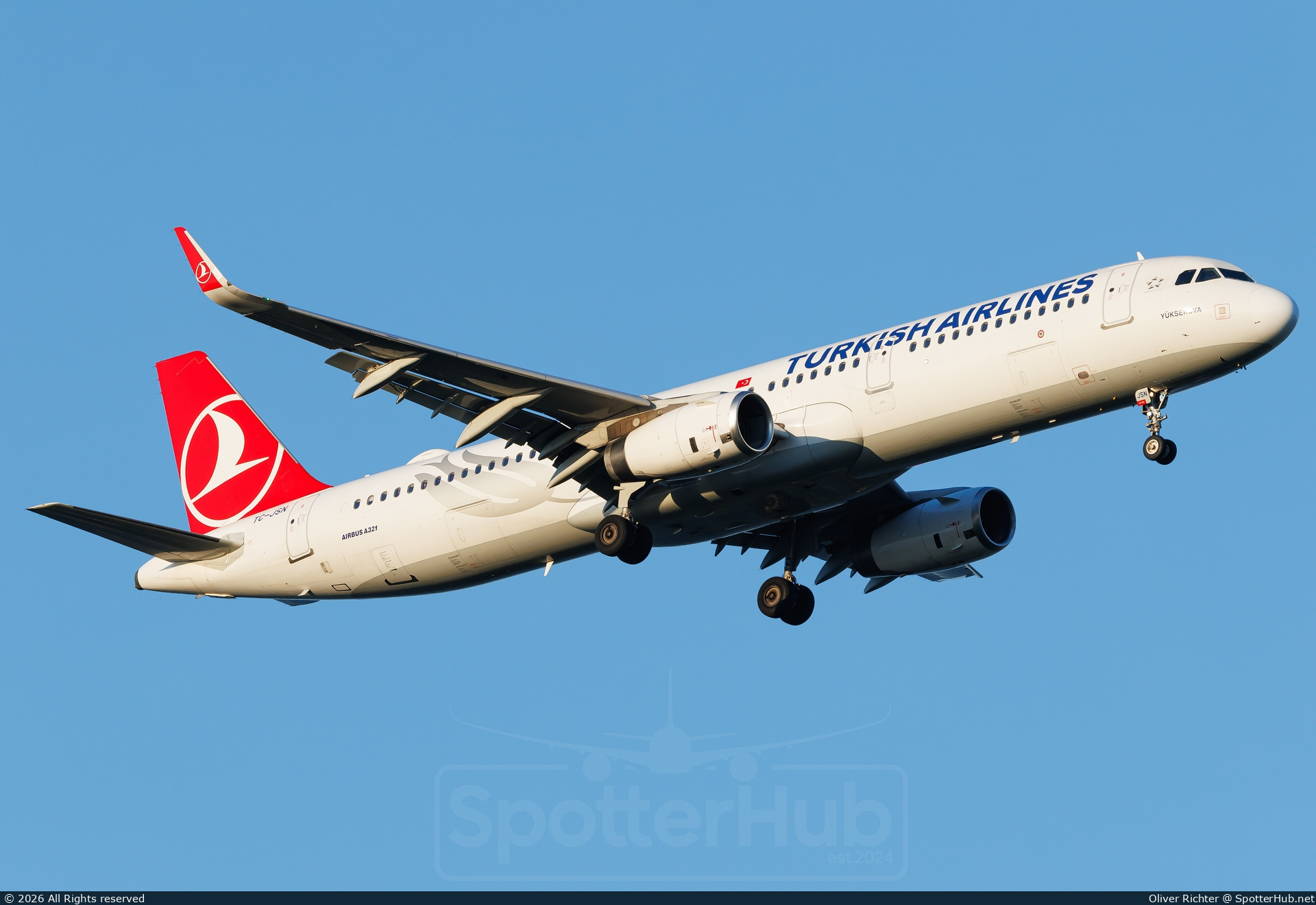 Photo of TC-JSN - Airbus A321-231 operated by Turkish Airlines