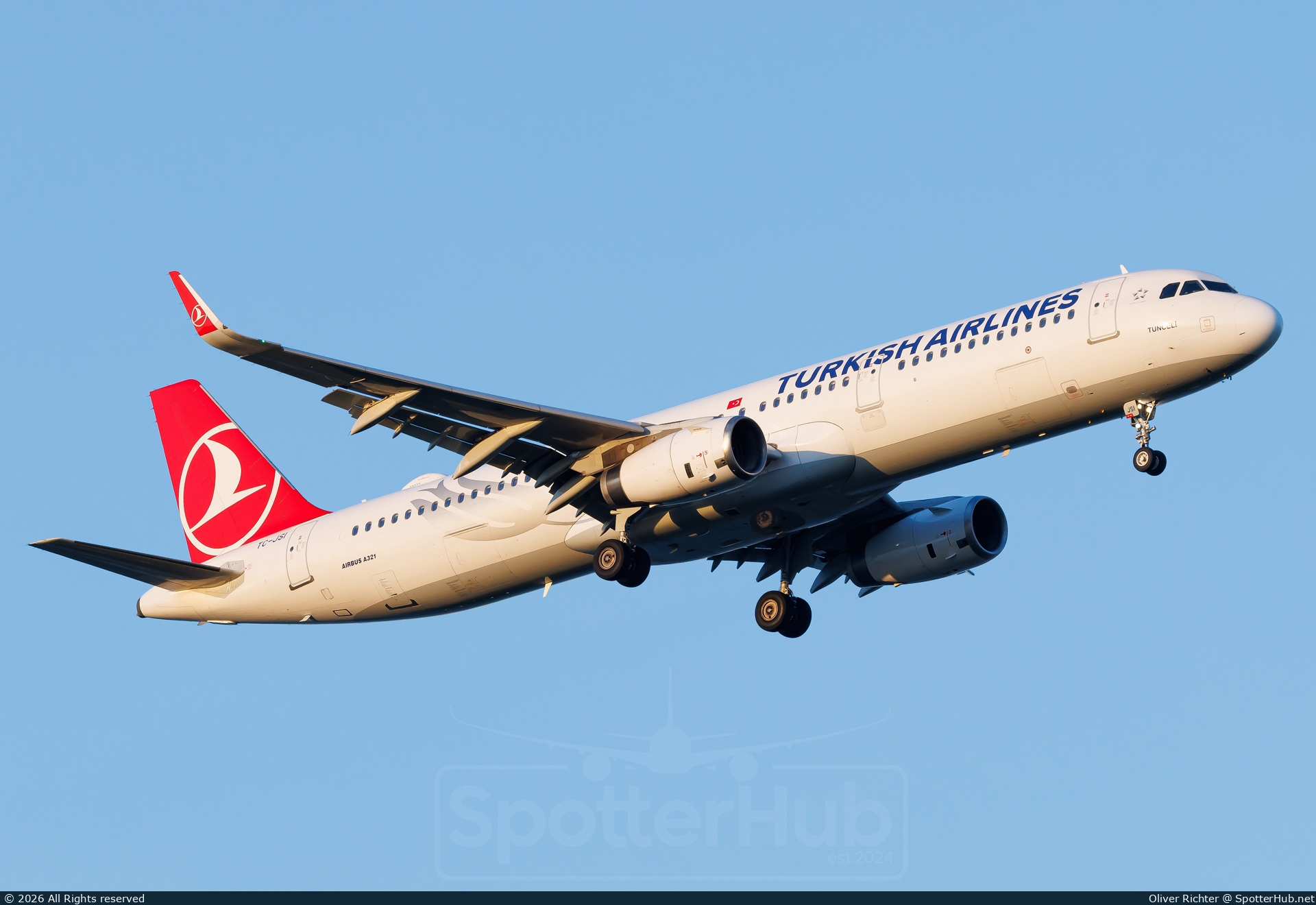 Photo of TC-JSI - Airbus A321-231 operated by Turkish Airlines