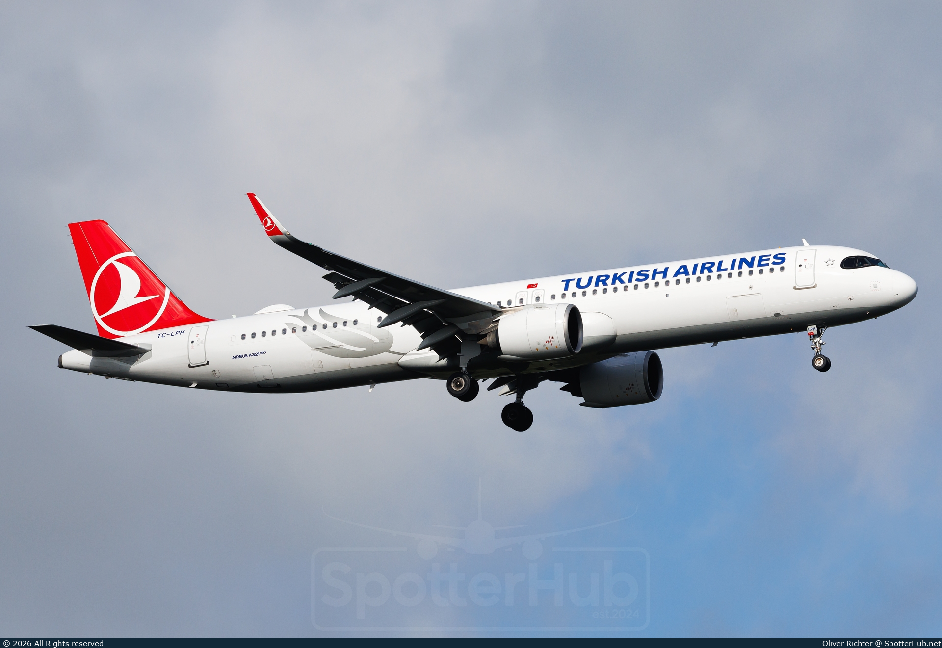 Photo of TC-LPH - Airbus A321-271NX operated by Turkish Airlines
