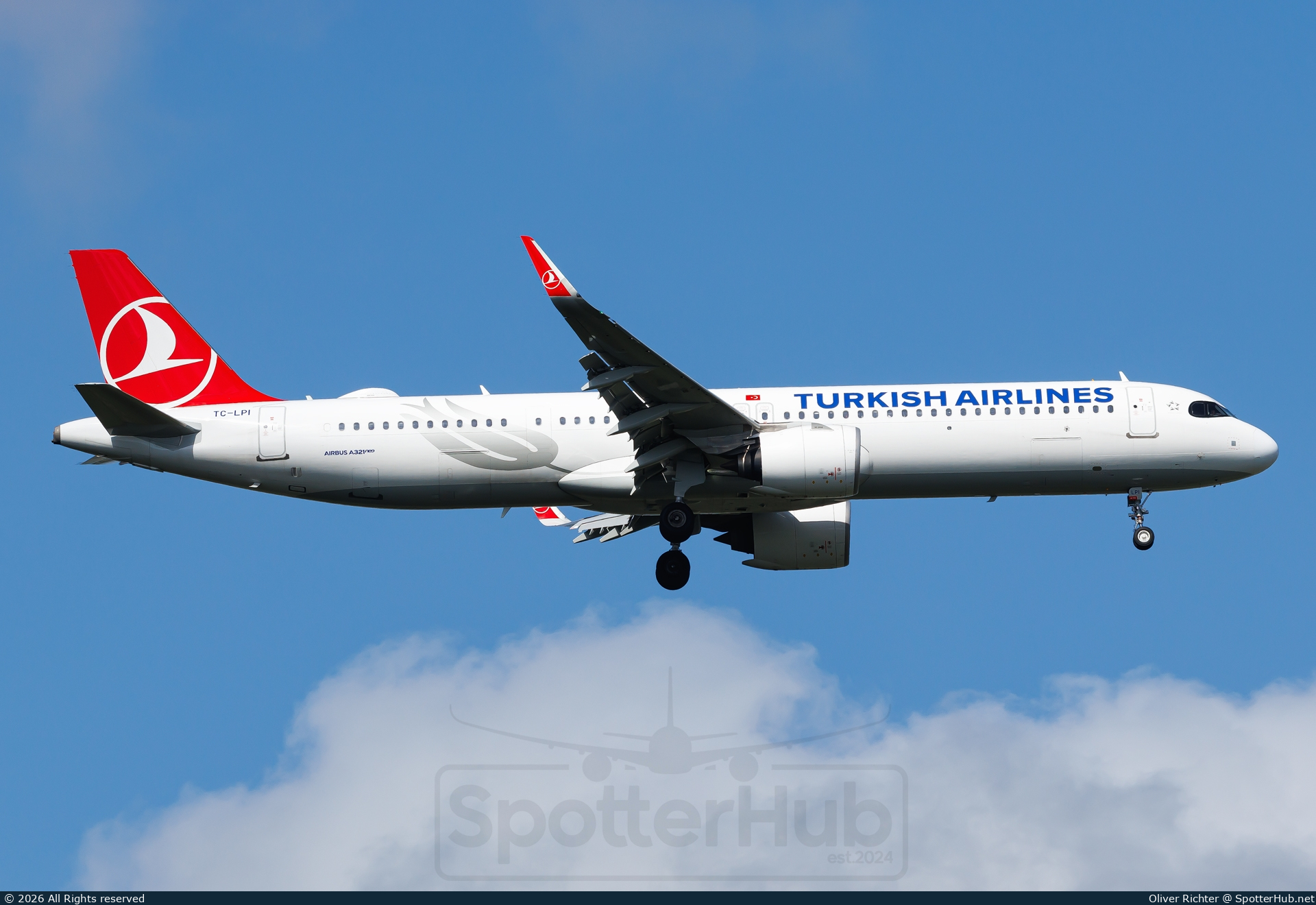 Photo of TC-LPI - Airbus A321-271NX operated by Turkish Airlines