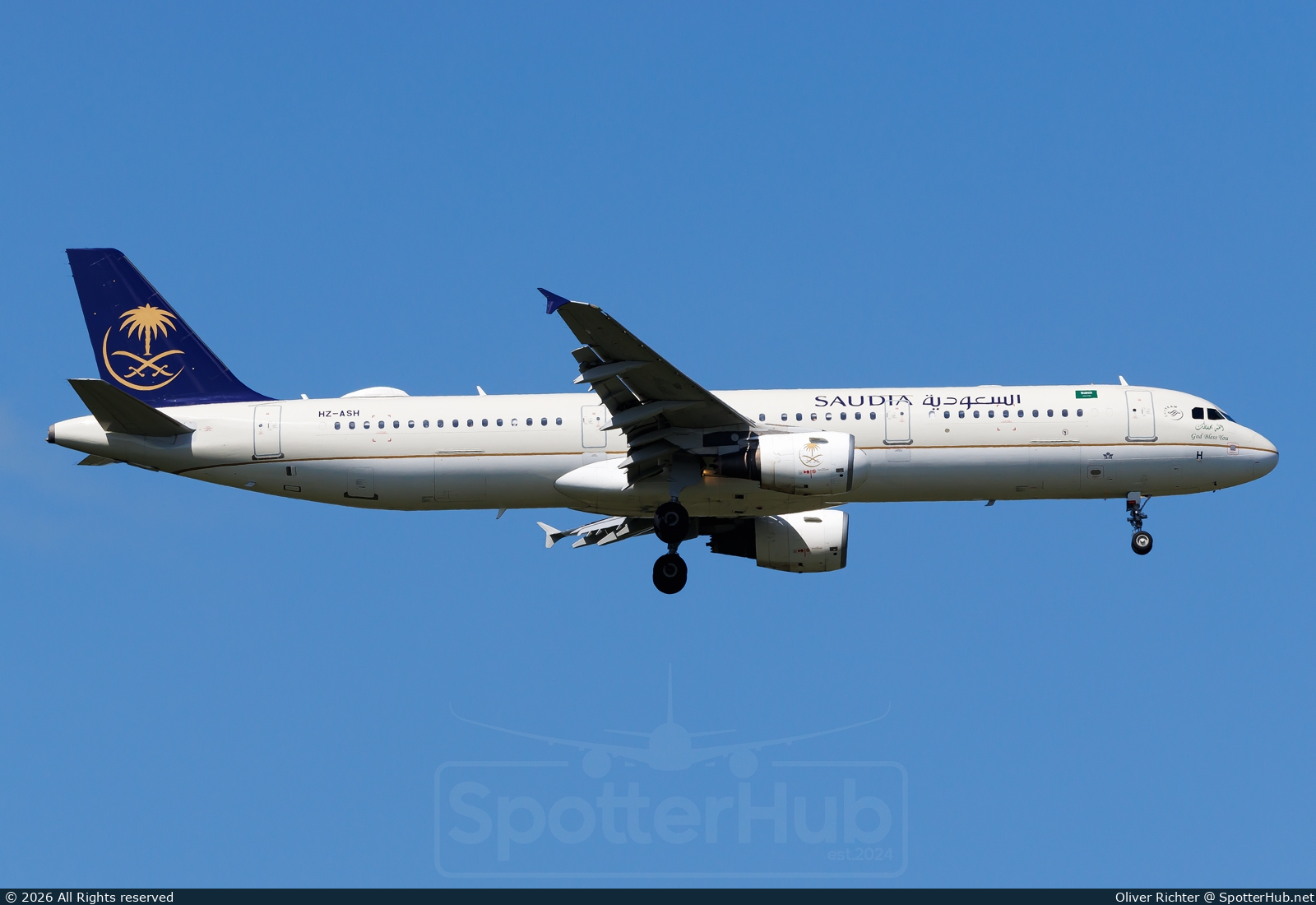 Photo of HZ-ASH - Airbus A321-211 operated by Saudia