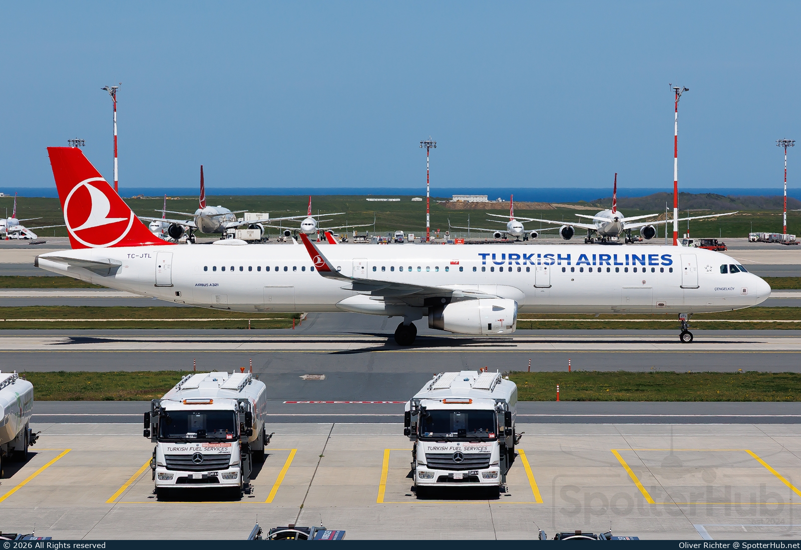 Photo of TC-JTL - Airbus A321-231 operated by Turkish Airlines