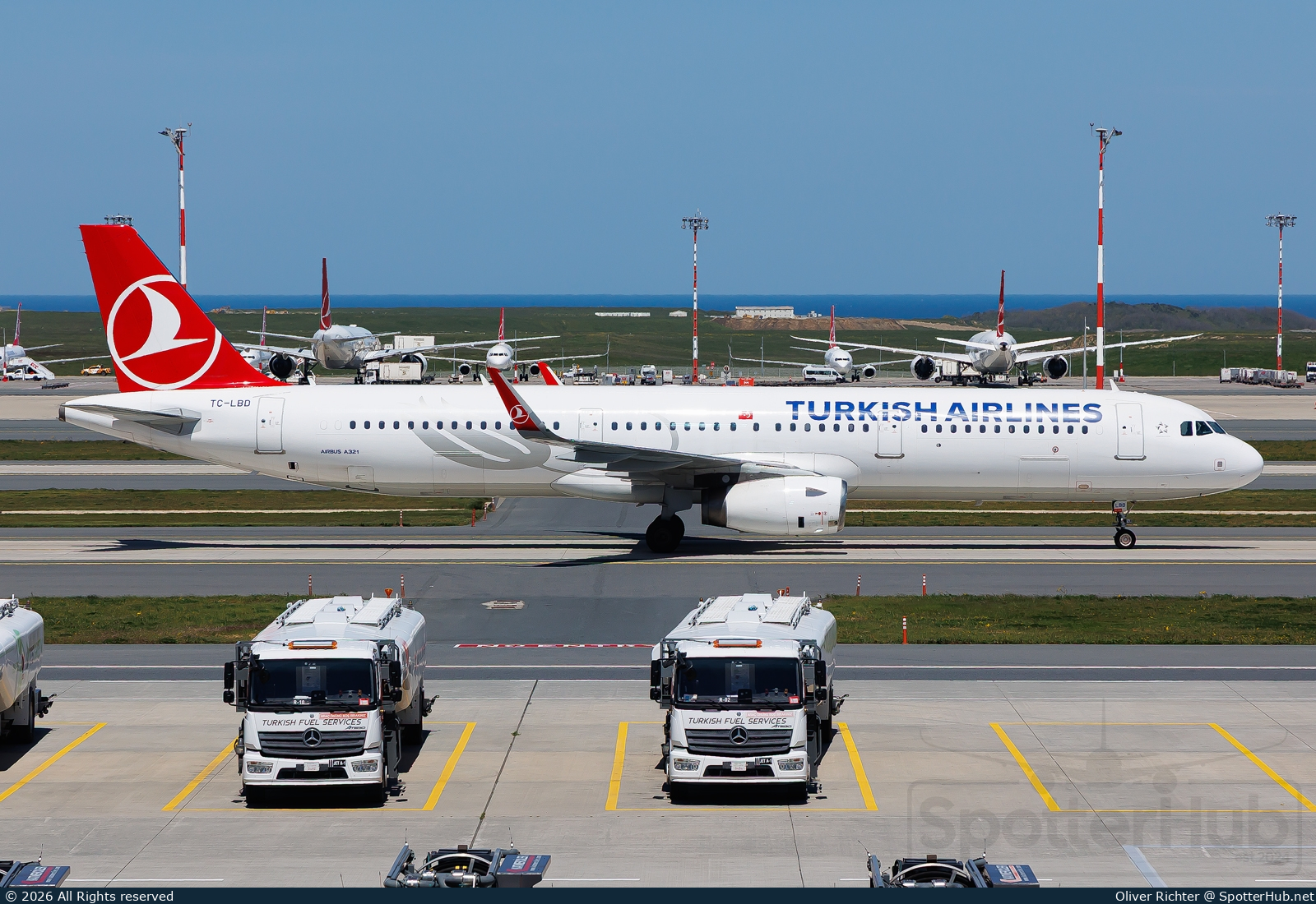 Photo of TC-LBD - Airbus A321-231 operated by Turkish Airlines