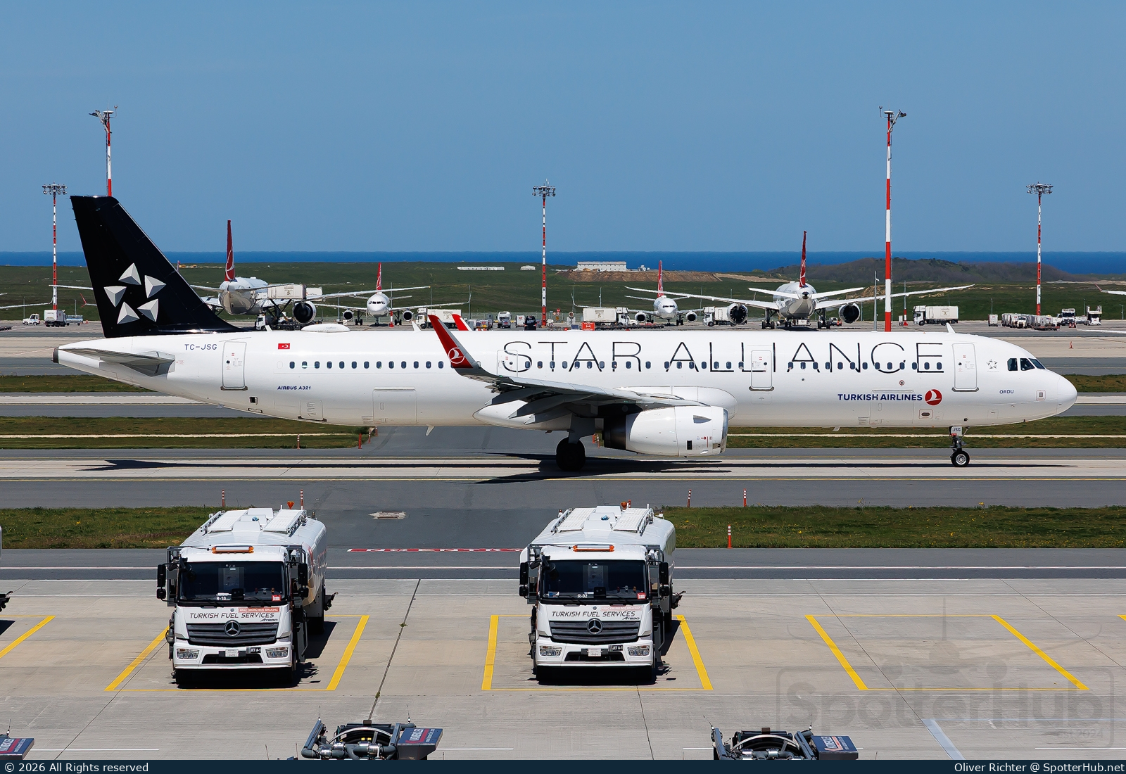 Photo of TC-JSG - Airbus A321-231 operated by Turkish Airlines