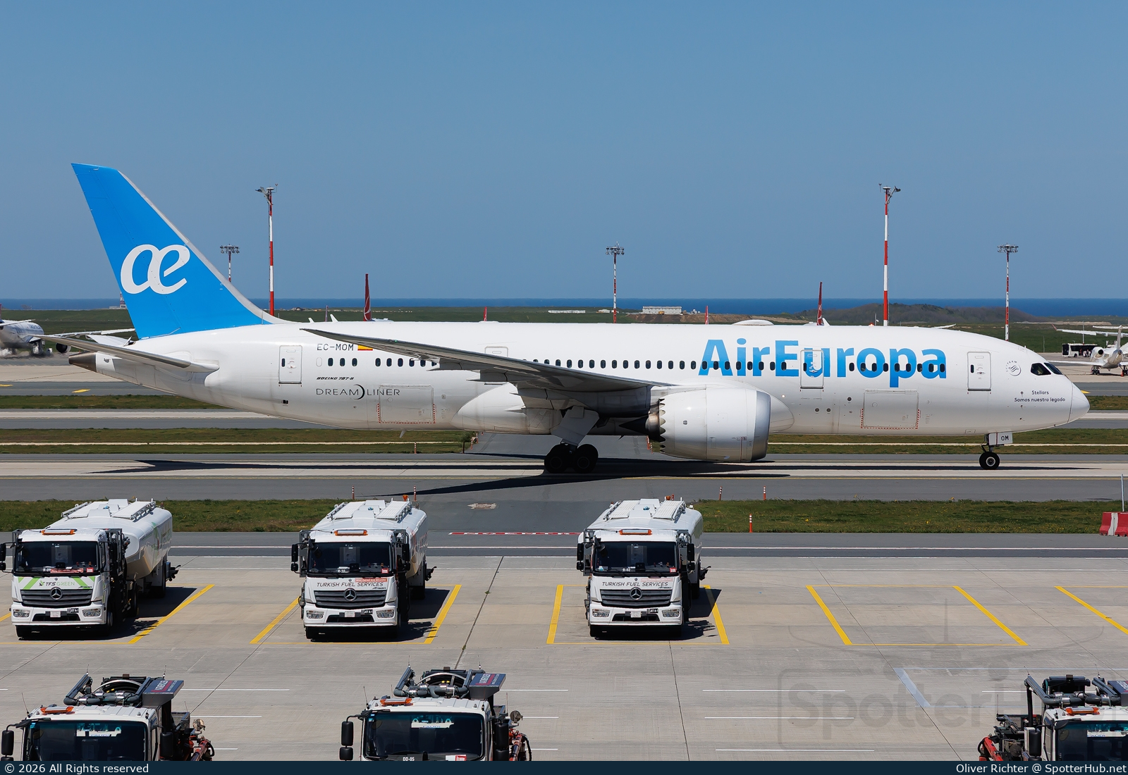 Photo of EC-MOM - Boeing 787-8 Dreamliner operated by Air Europa