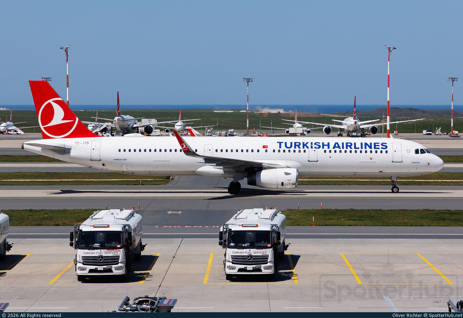 Photo of TC-JTD - Airbus A321-231 operated by Turkish Airlines