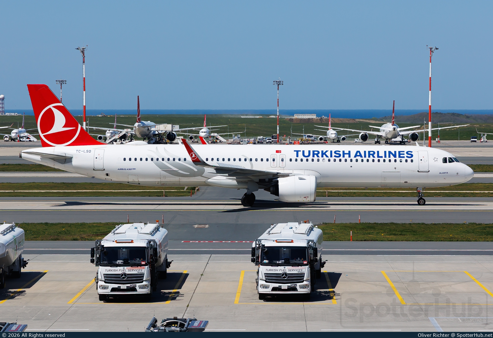 Photo of TC-LSO - Airbus A321-271NX operated by Turkish Airlines