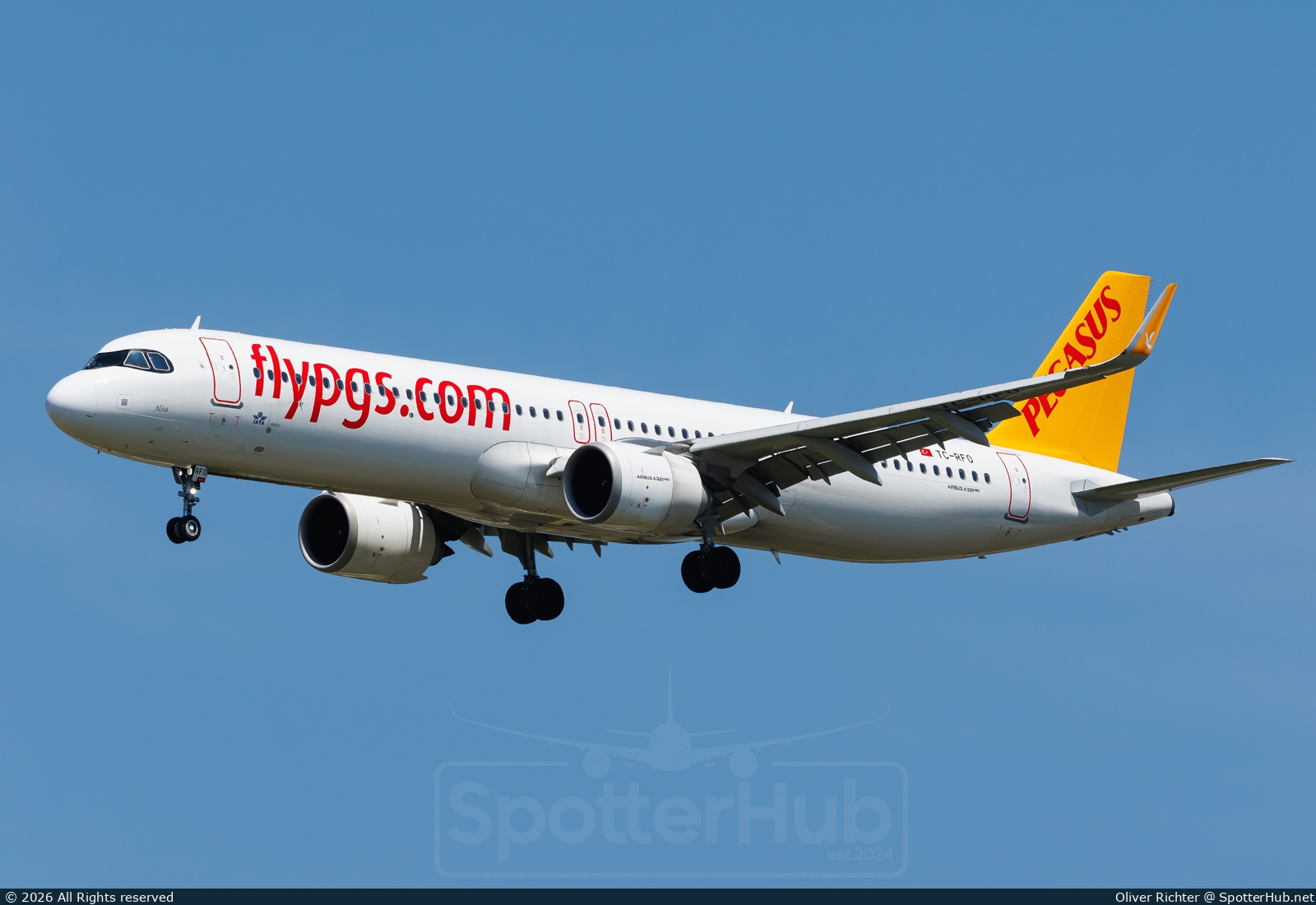 Photo of TC-RFO - Airbus A321-251NX operated by Pegasus Airlines
