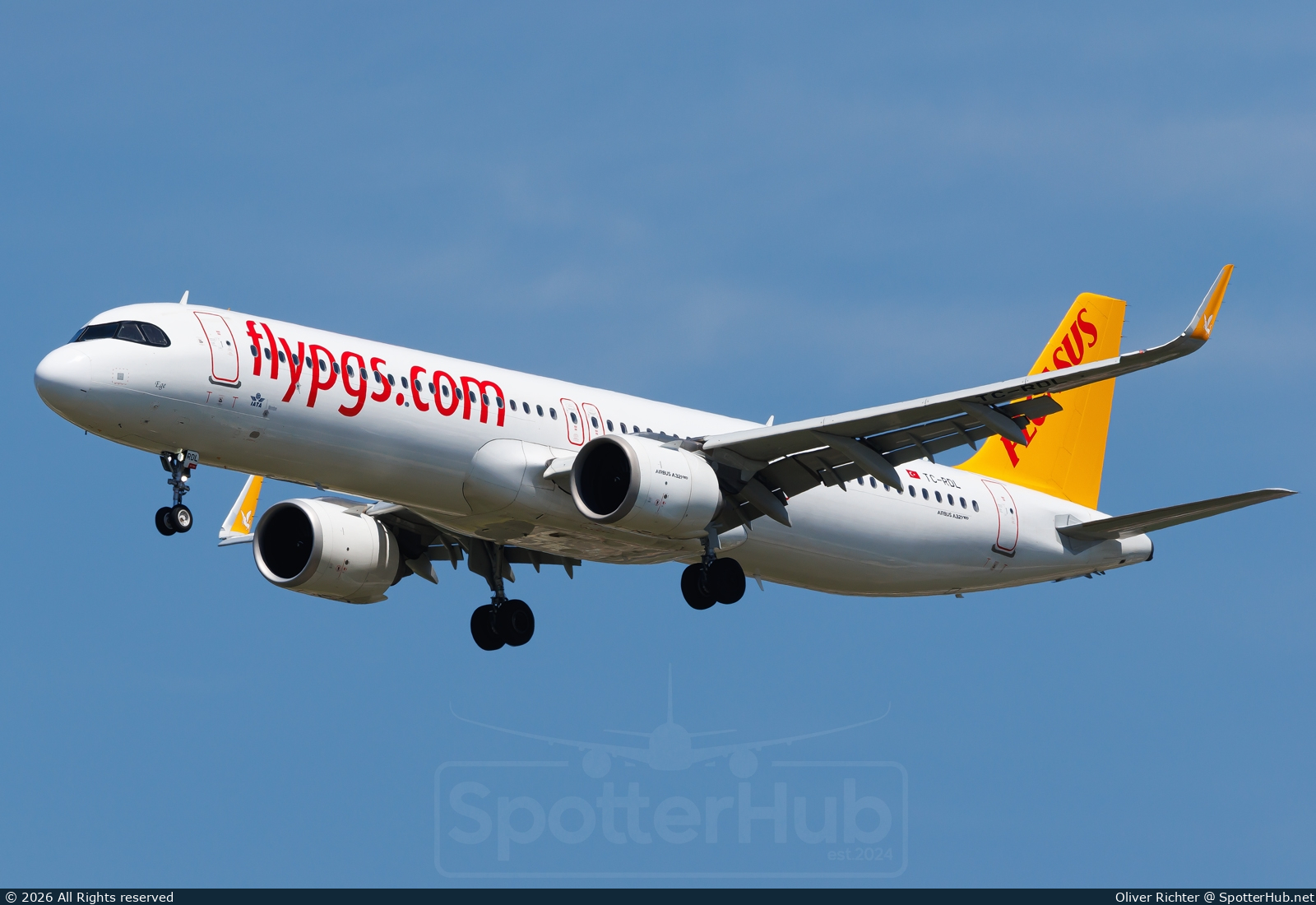 Photo of TC-RDL - Airbus A321-251NX operated by Pegasus Airlines