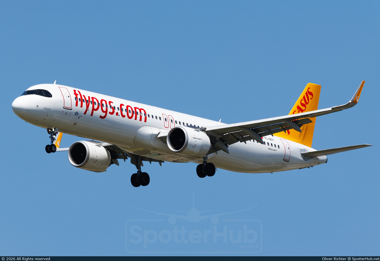 Photo of TC-RFF - Airbus A321-251NX operated by Pegasus Airlines