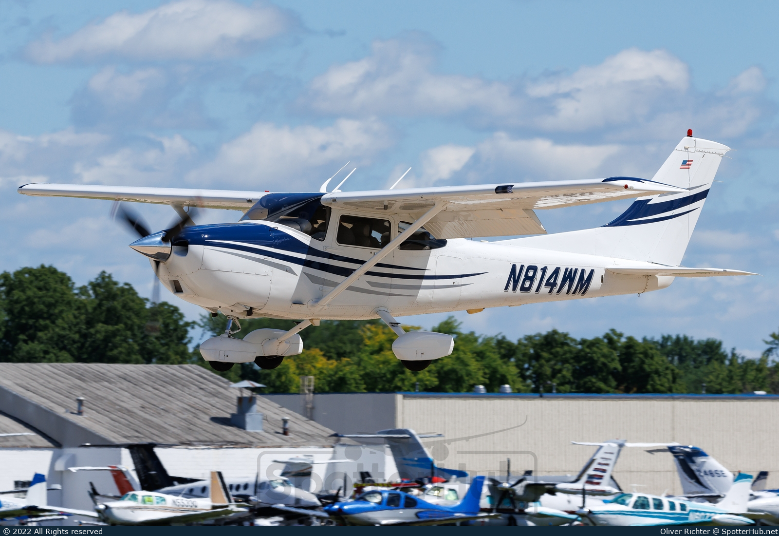 Photo of N814WM - Cessna 182S Skylane operated by Private