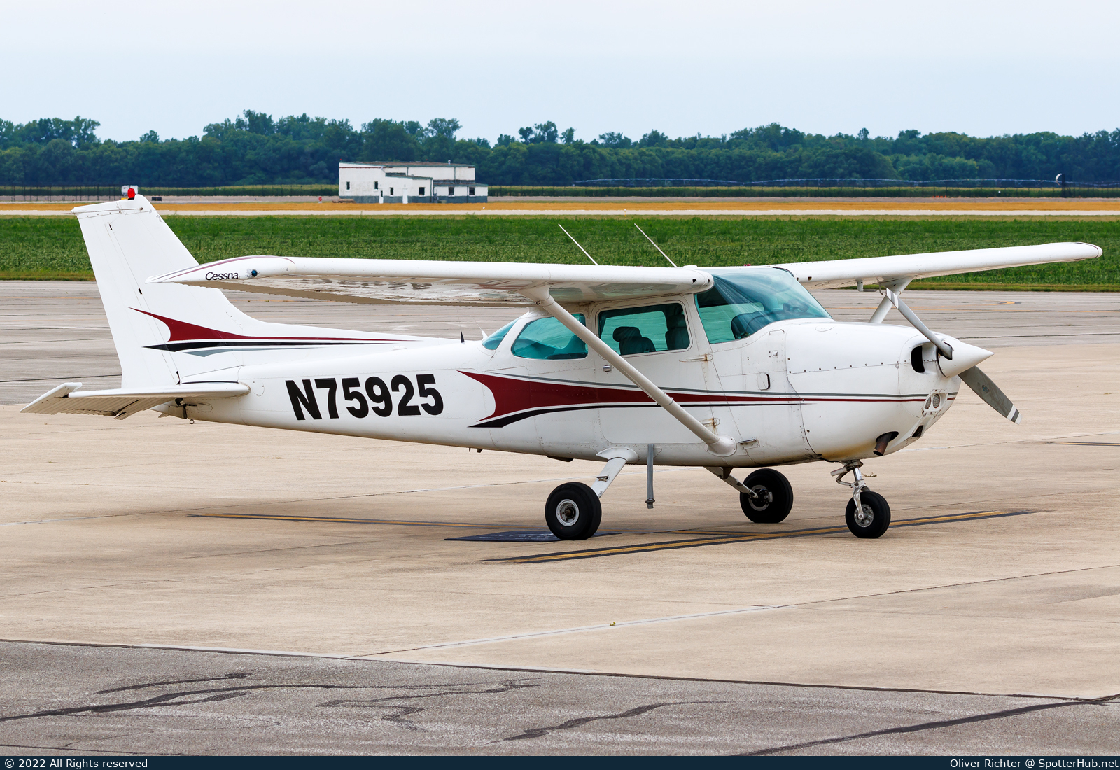 Photo of N75925 - Cessna 172N Skyhawk operated by Jeff Air Pilot Services